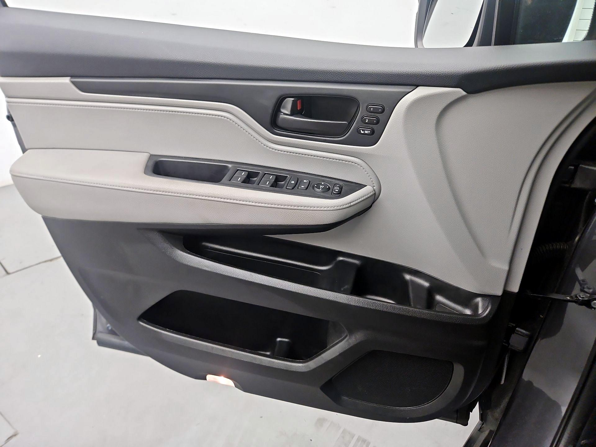 Thumbnail: 2023 Honda Odyssey - 12