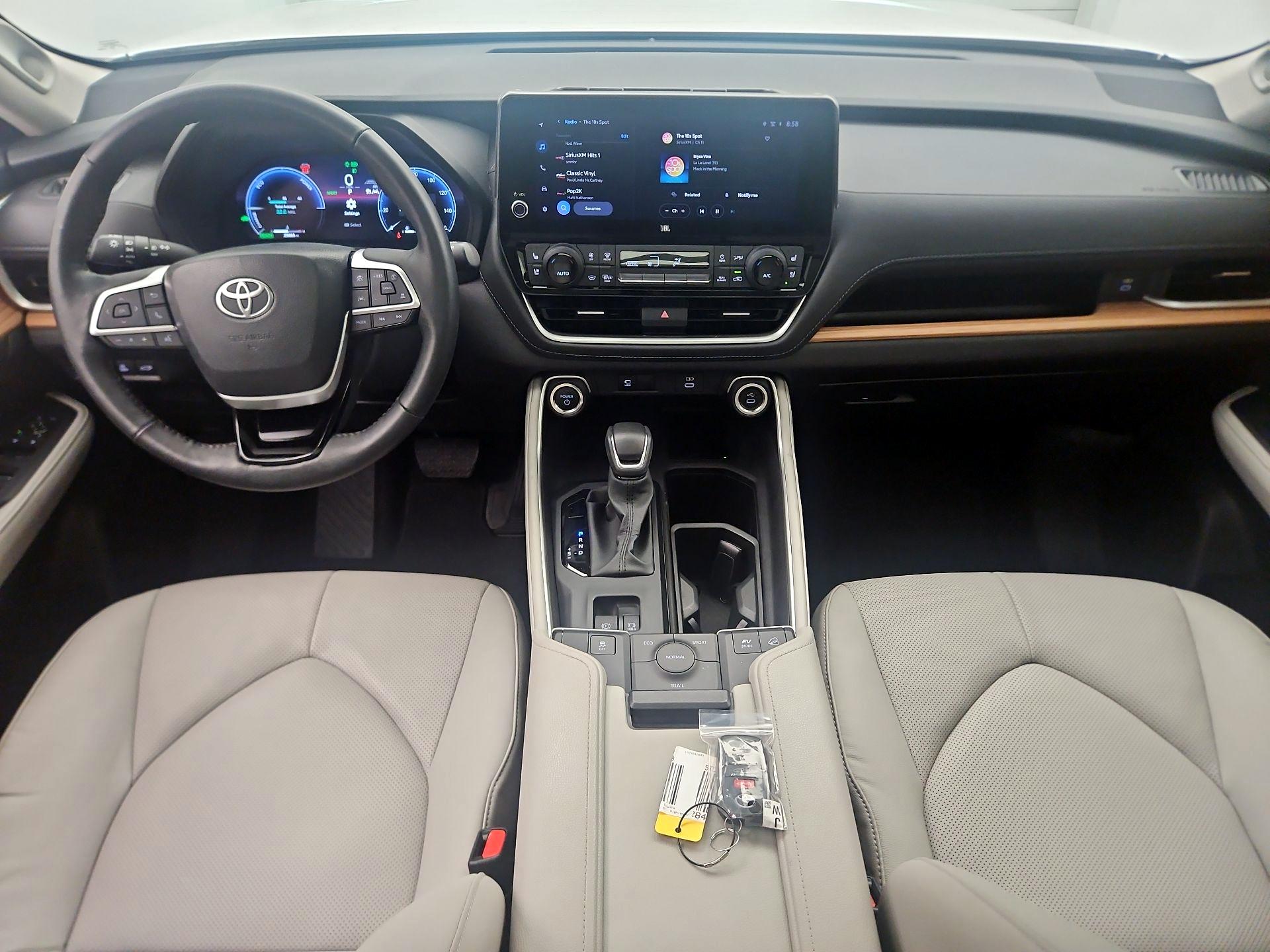Thumbnail: 2025 Toyota Highlander - 9