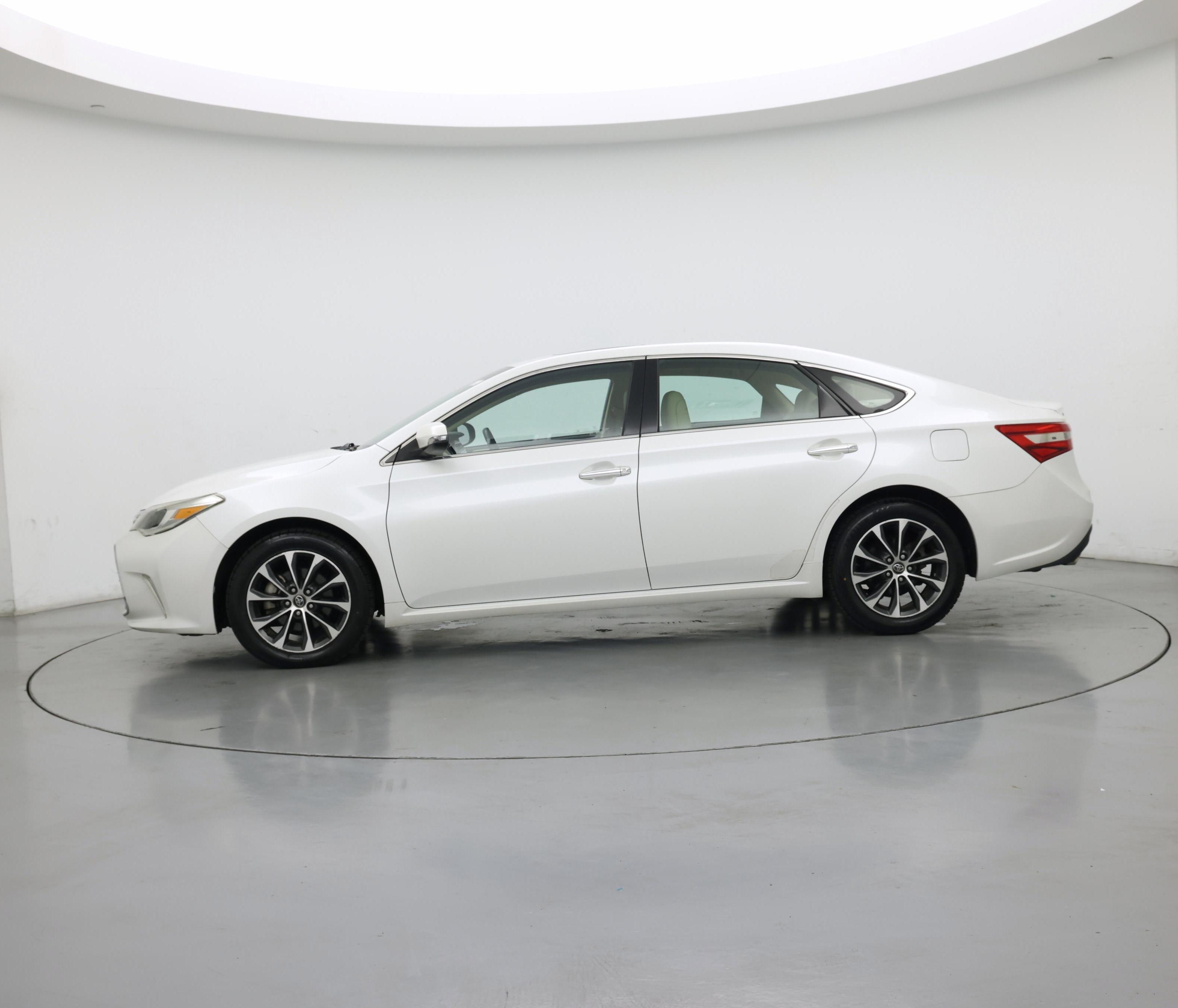 Thumbnail: 2017 Toyota Avalon - 3