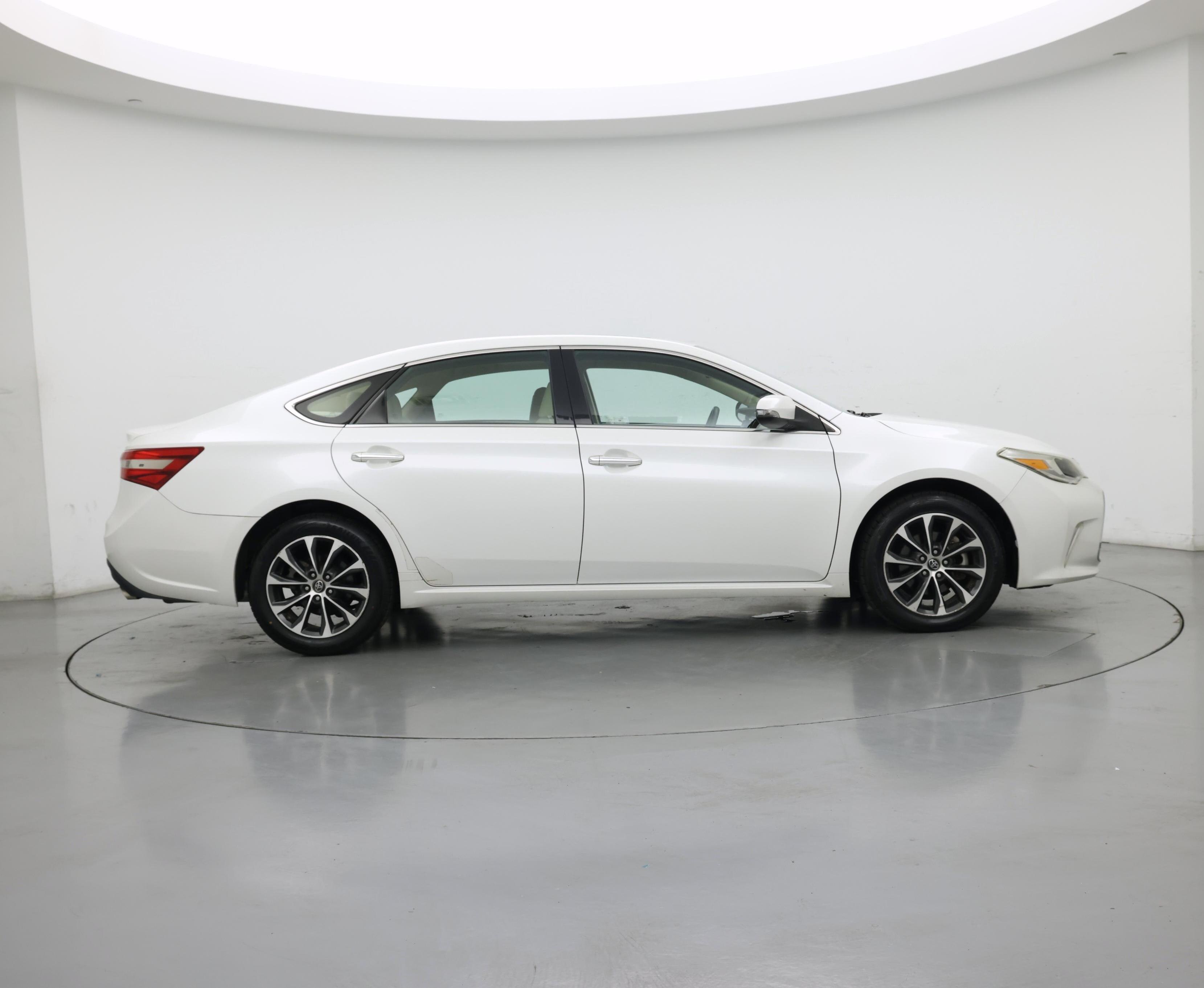 Thumbnail: 2017 Toyota Avalon - 7