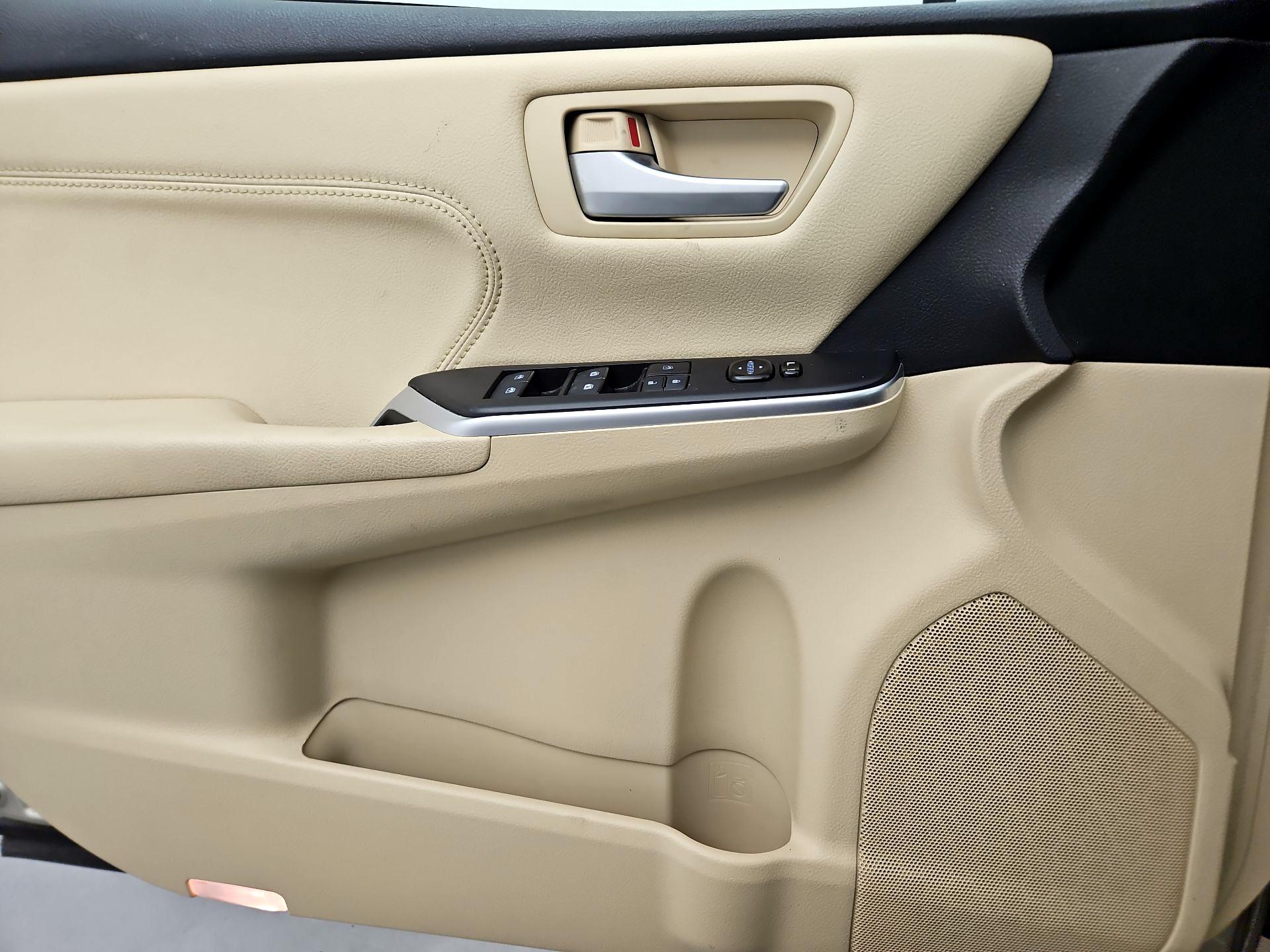 Thumbnail: 2017 Toyota Camry - 12