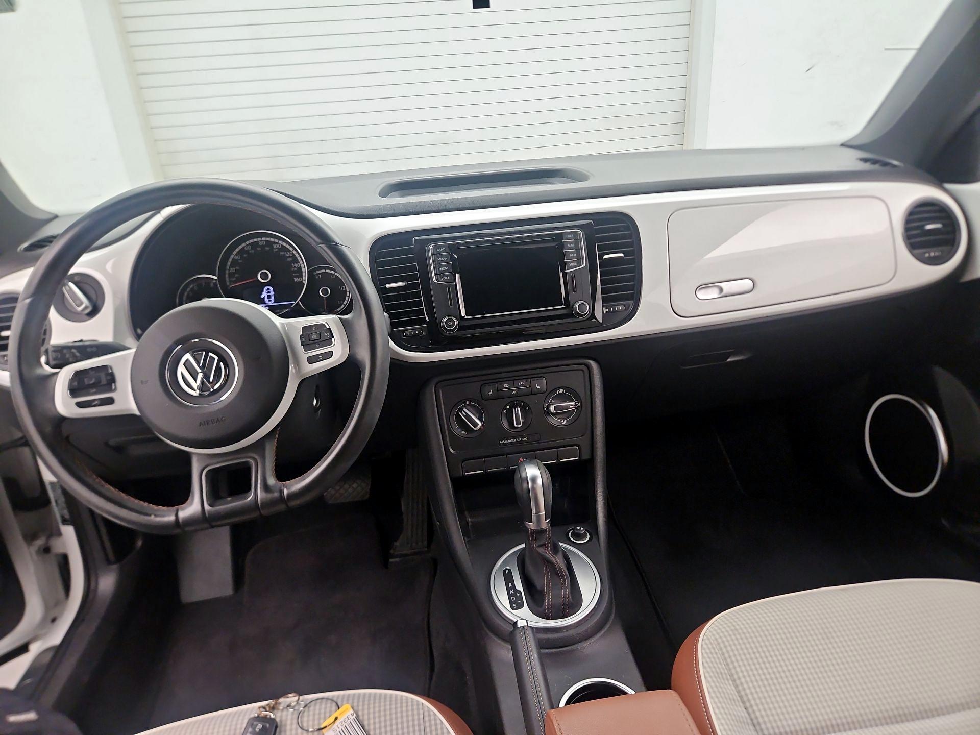 Thumbnail: 2016 Volkswagen Beetle - 9