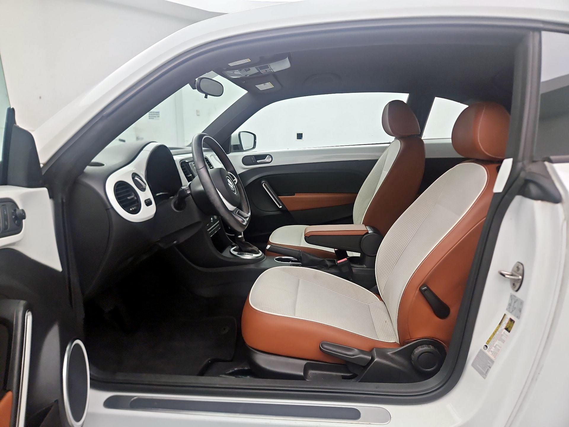 Thumbnail: 2016 Volkswagen Beetle - 11