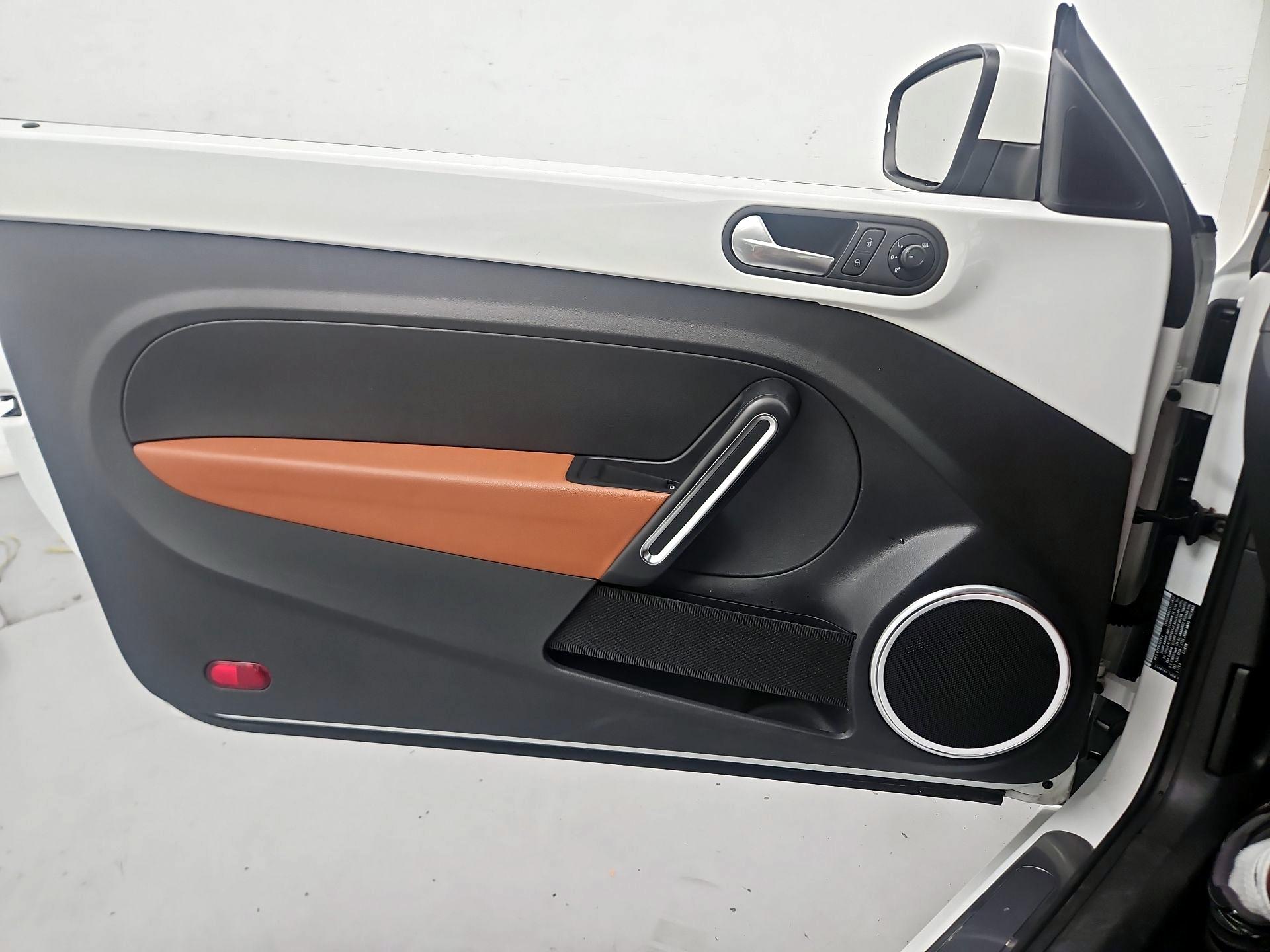 Thumbnail: 2016 Volkswagen Beetle - 12
