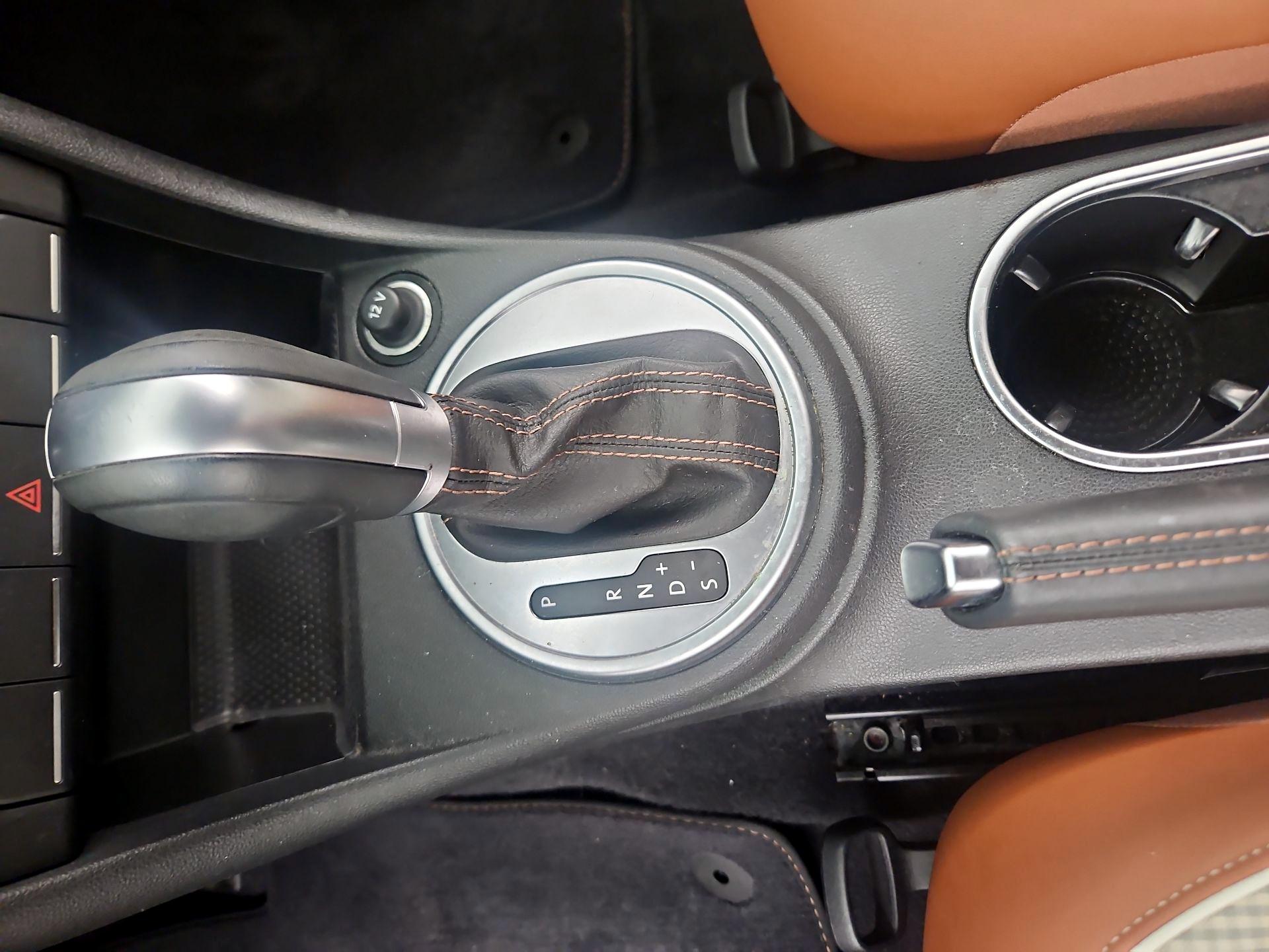 Thumbnail: 2016 Volkswagen Beetle - 15