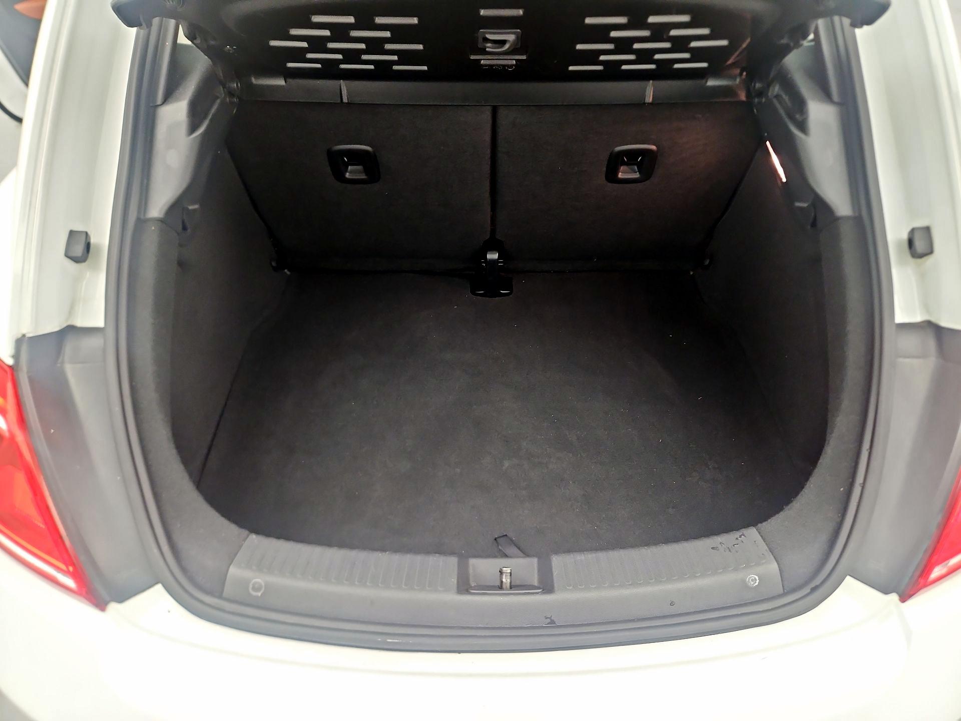 Thumbnail: 2016 Volkswagen Beetle - 17