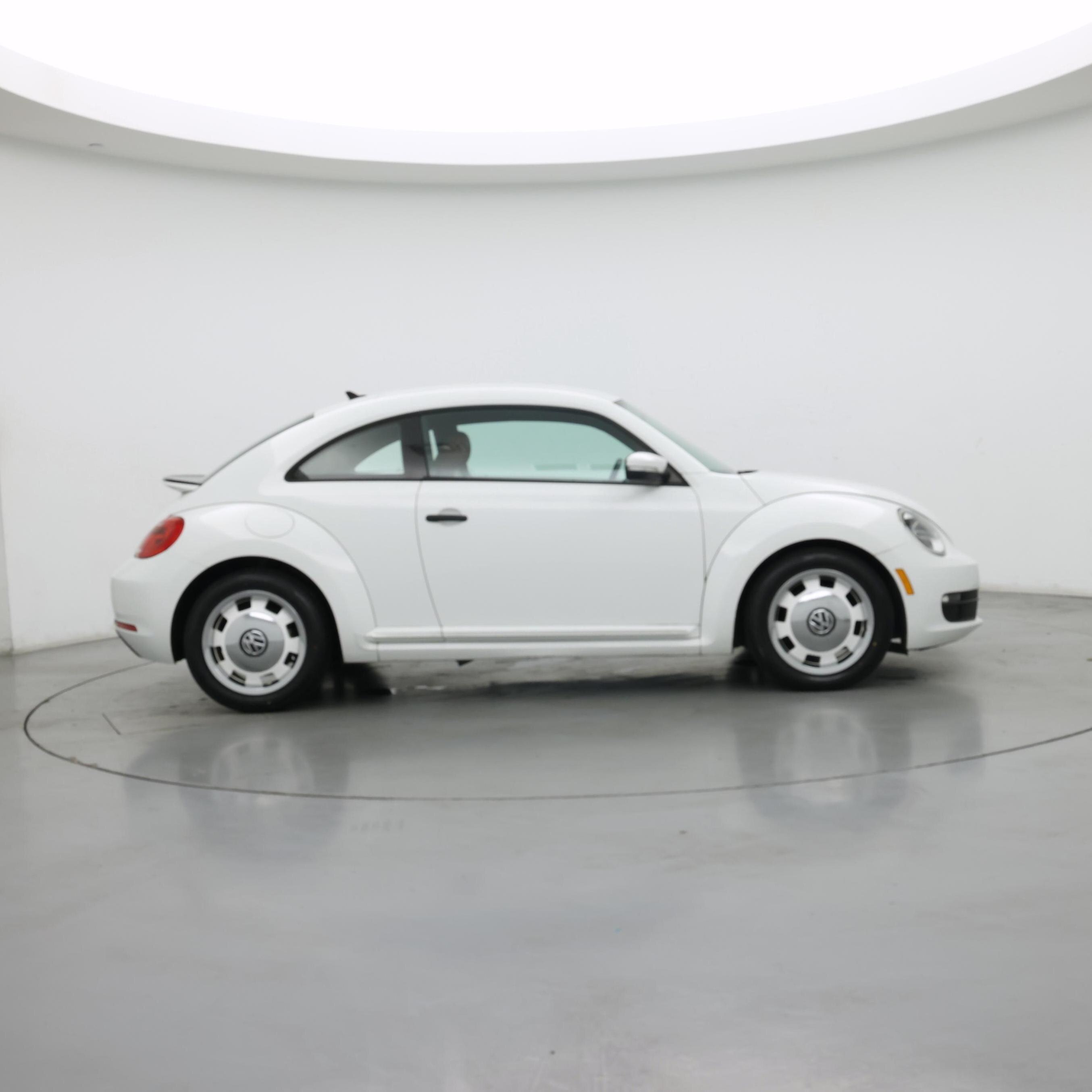 Thumbnail: 2016 Volkswagen Beetle - 7