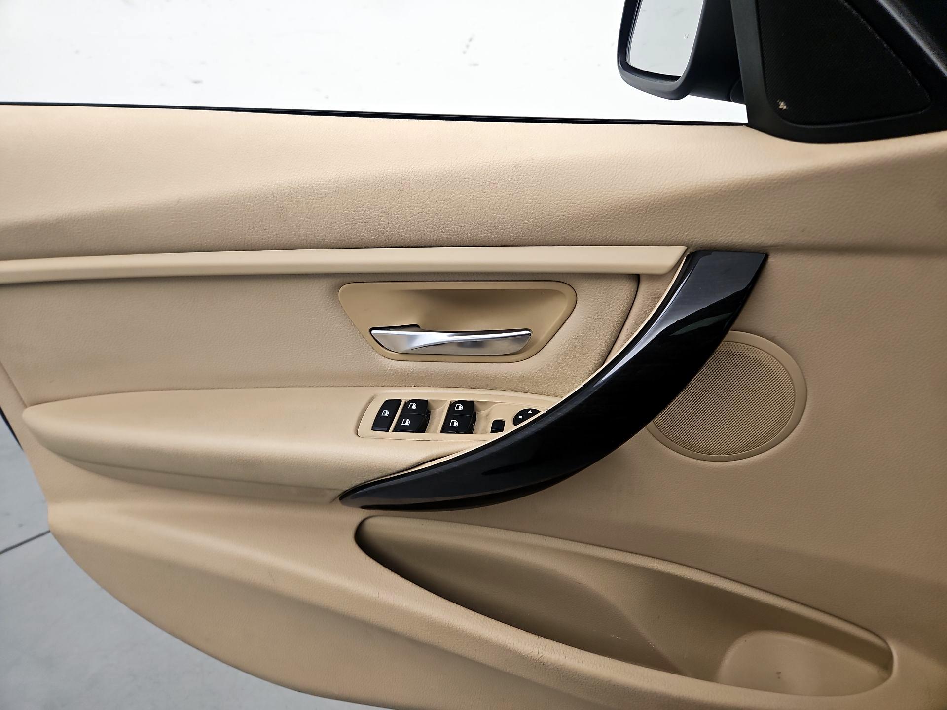 Thumbnail: 2015 BMW 3 Series - 10