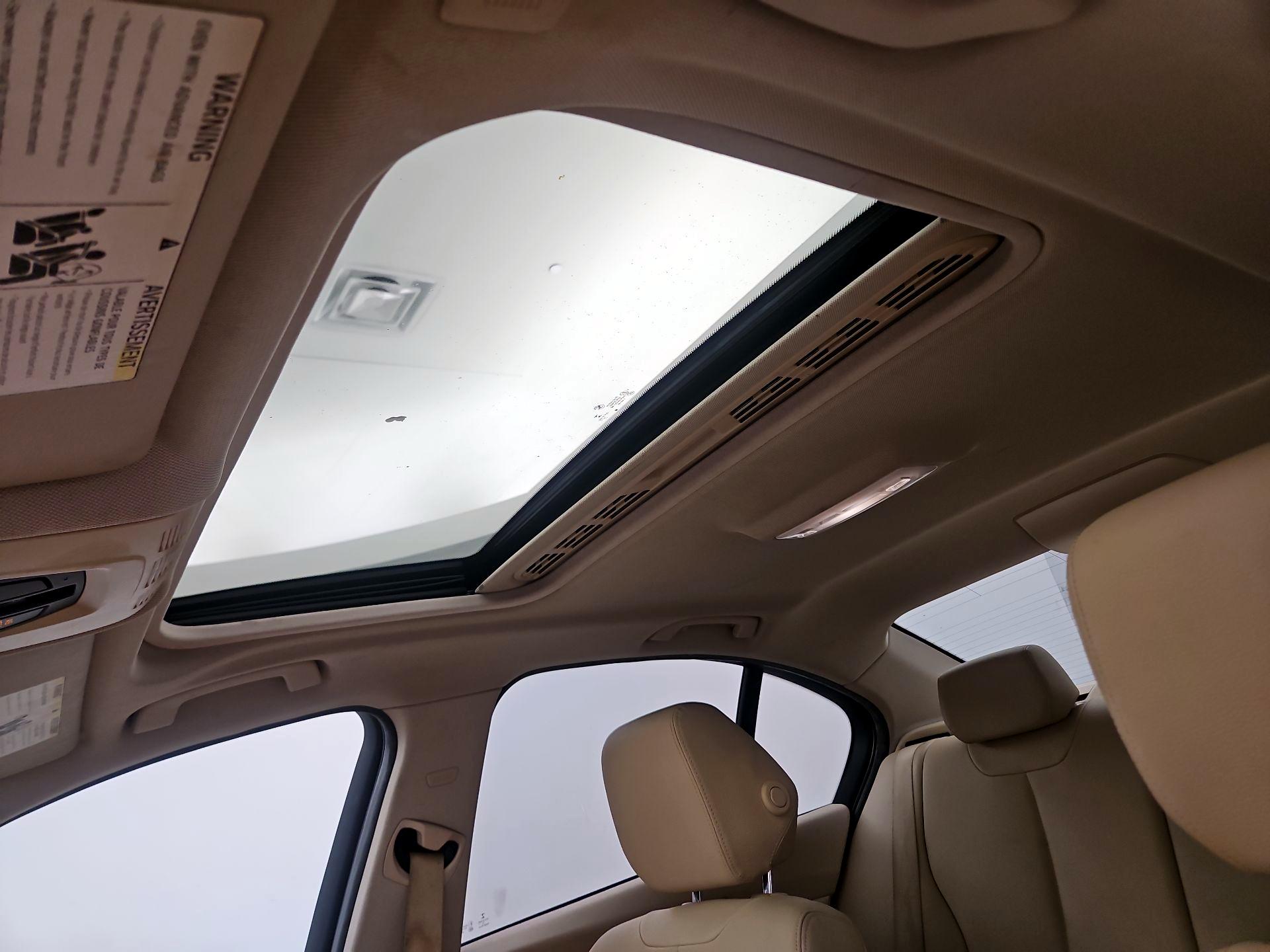 Thumbnail: 2015 BMW 3 Series - 16