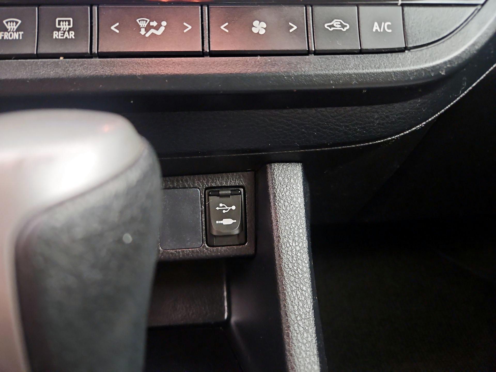 Thumbnail: 2016 Toyota Corolla - 18