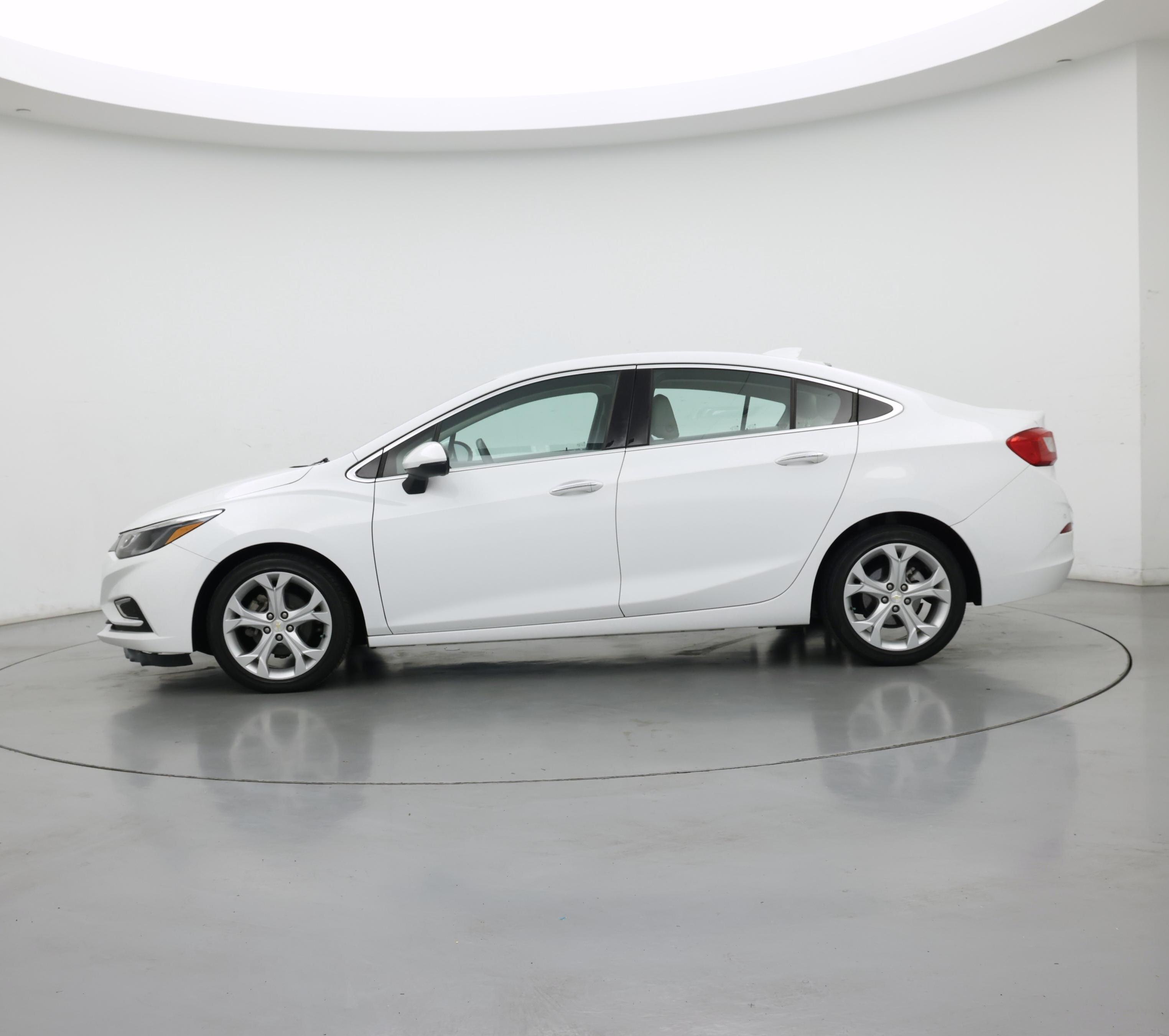 Thumbnail: 2017 Chevrolet Cruze - 3