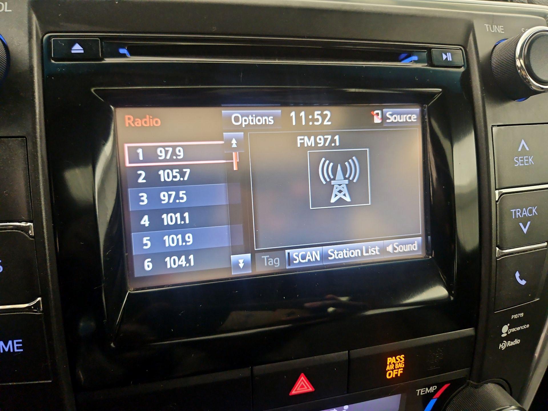 Thumbnail: 2015 Toyota Camry - 15