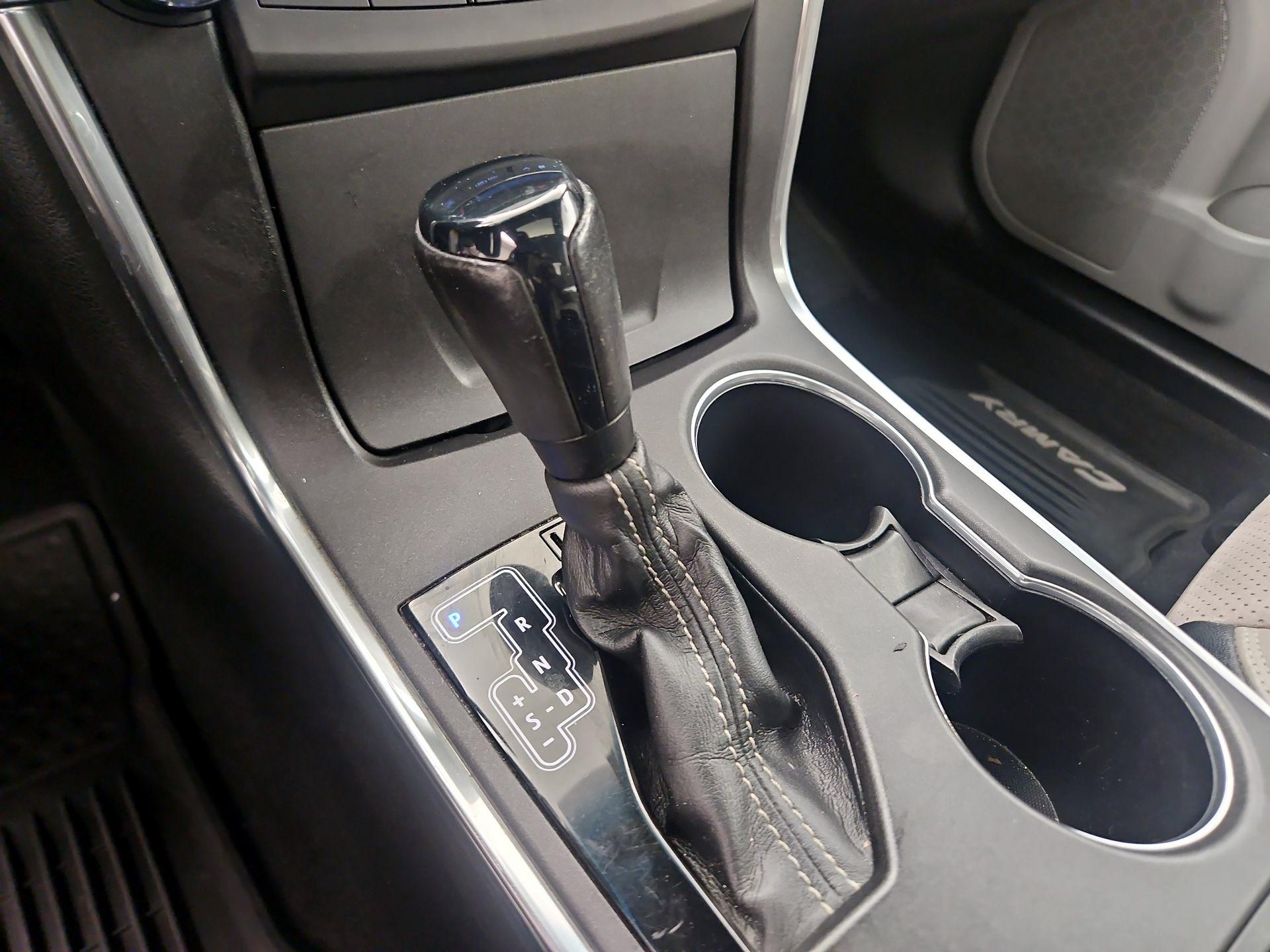Thumbnail: 2015 Toyota Camry - 17