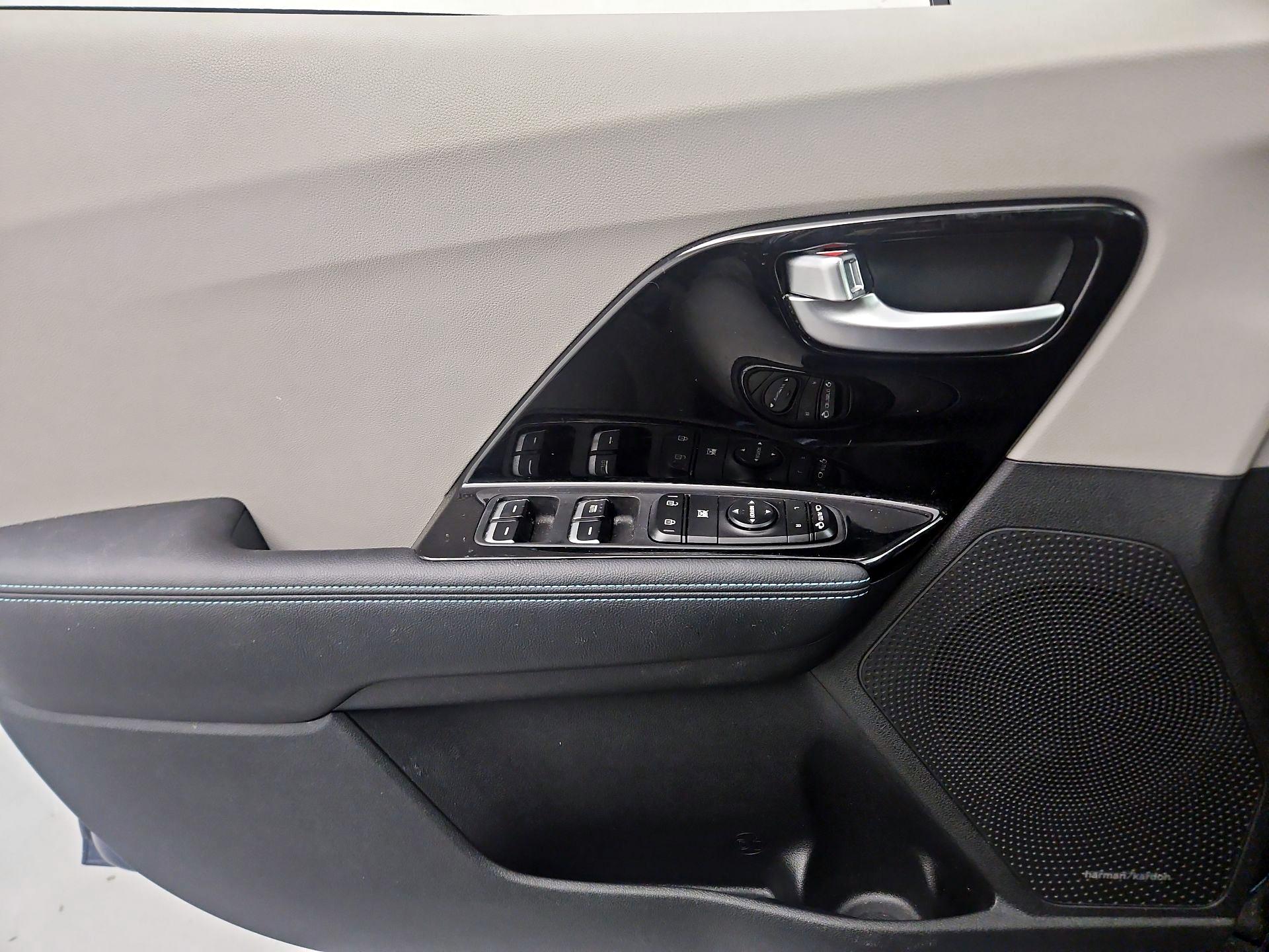 Thumbnail: 2022 Kia Niro - 12