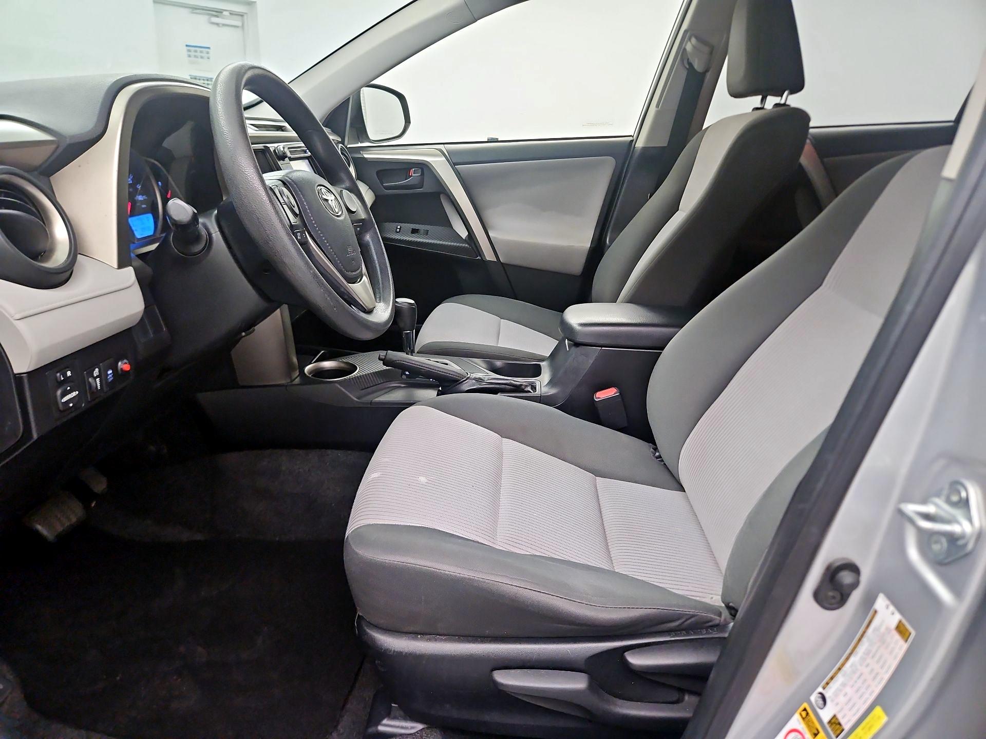 Thumbnail: 2015 Toyota RAV4 - 9