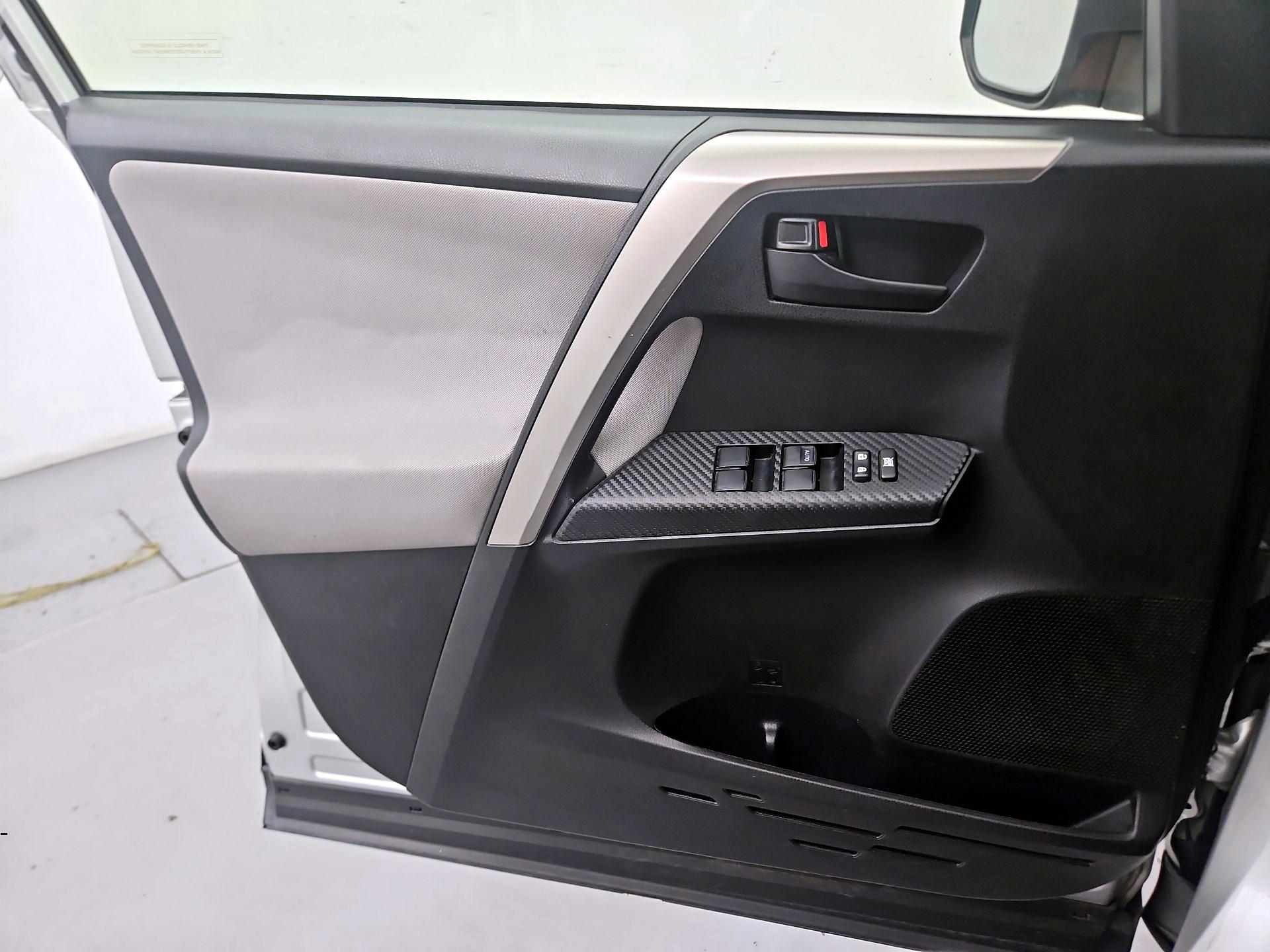 Thumbnail: 2015 Toyota RAV4 - 10