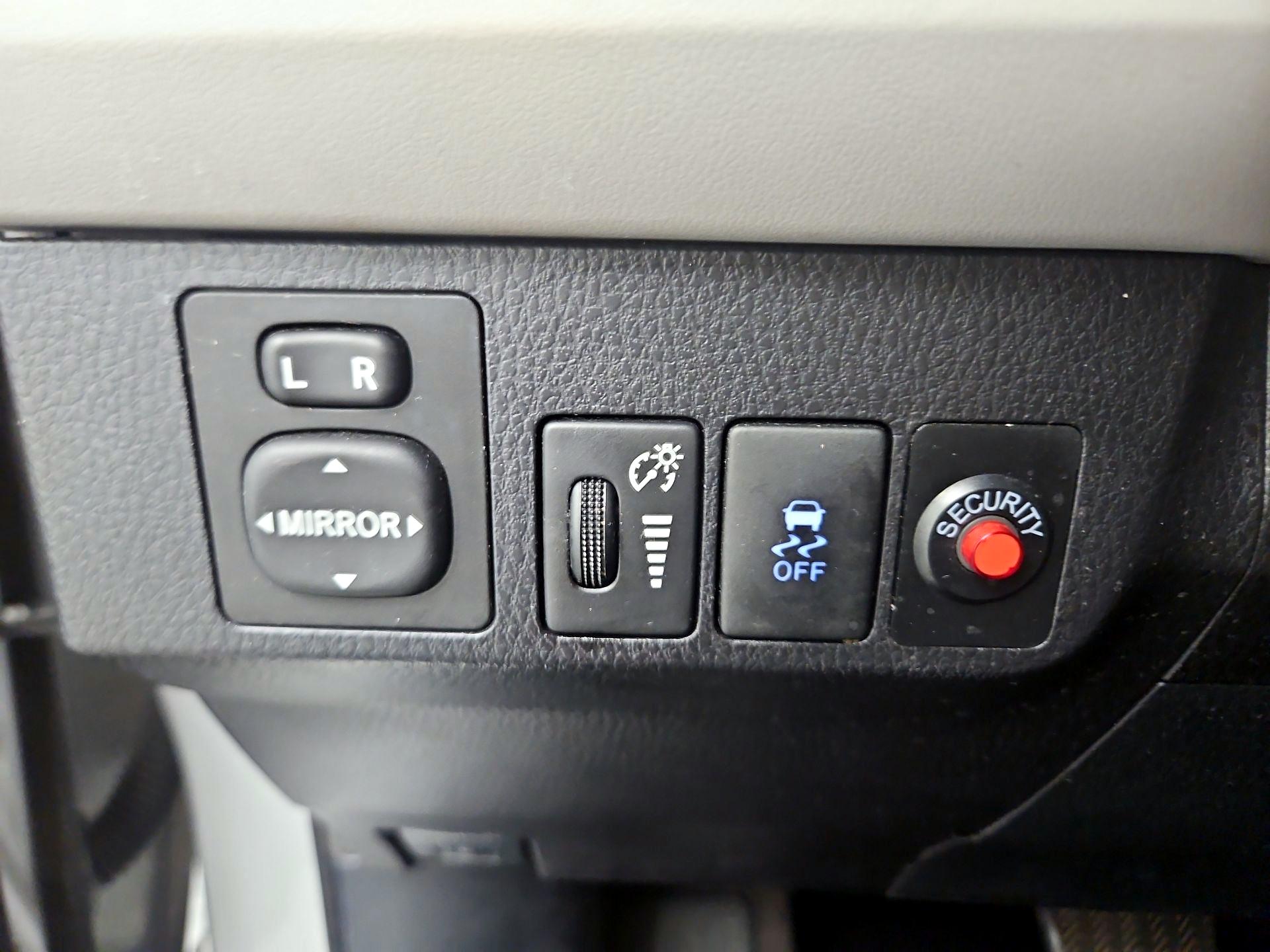 Thumbnail: 2015 Toyota RAV4 - 11