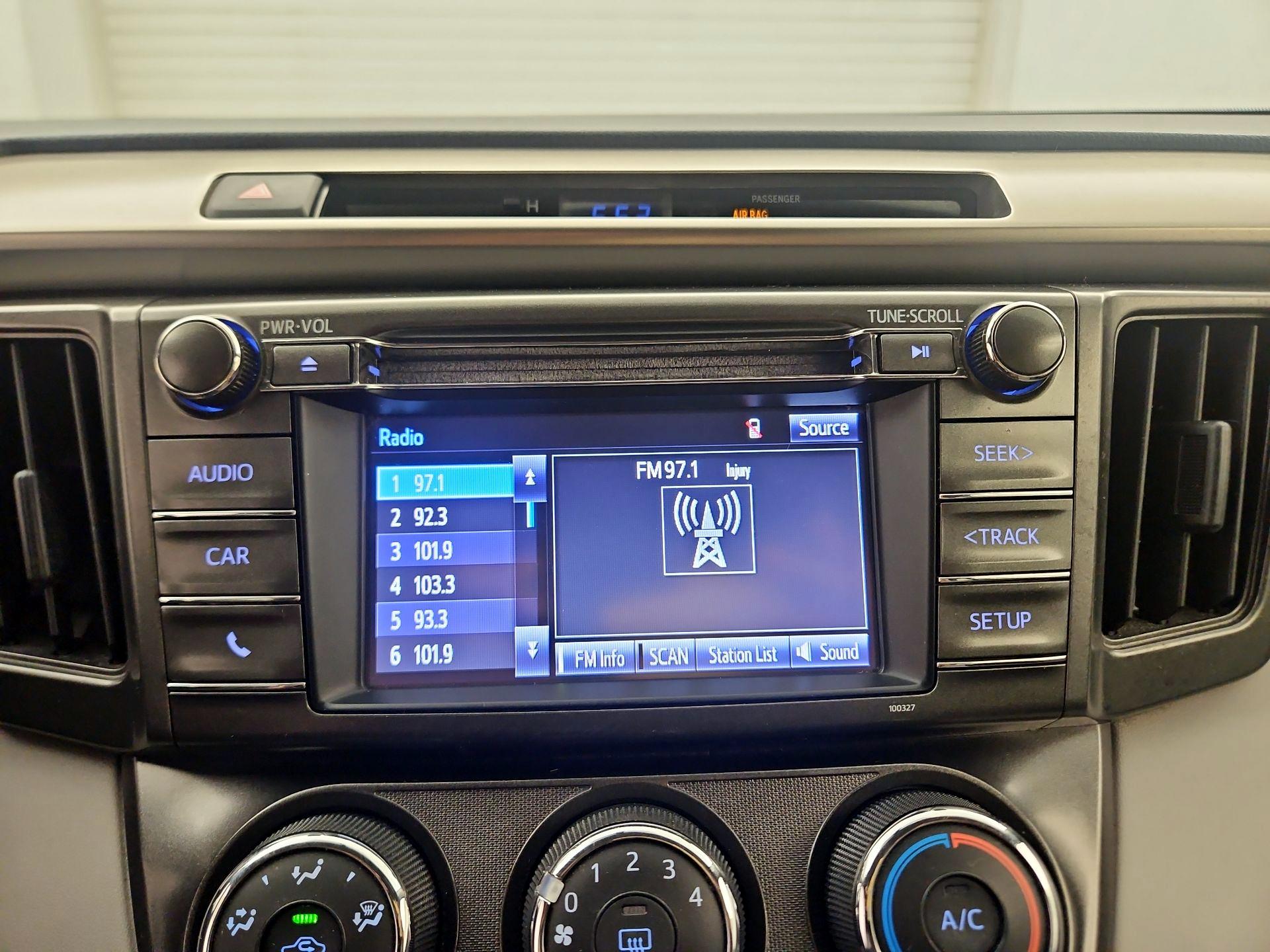 Thumbnail: 2015 Toyota RAV4 - 13