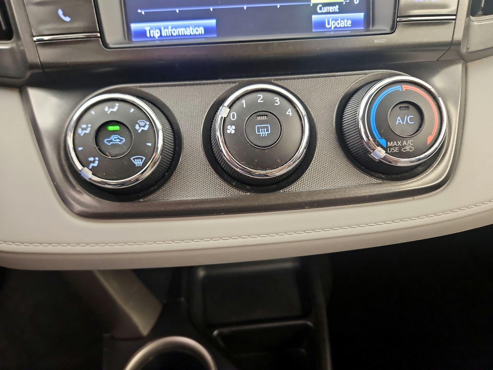 Thumbnail: 2015 Toyota RAV4 - 14