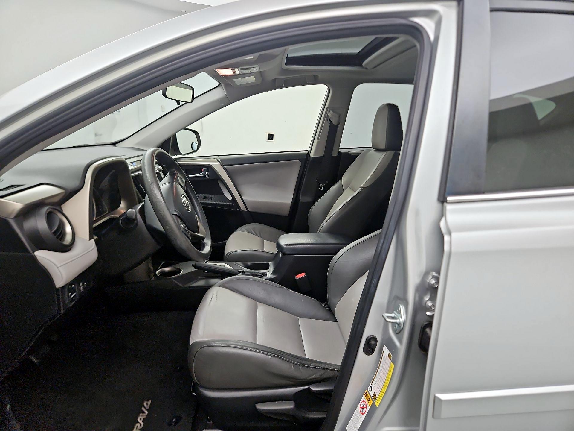 Thumbnail: 2015 Toyota RAV4 - 9