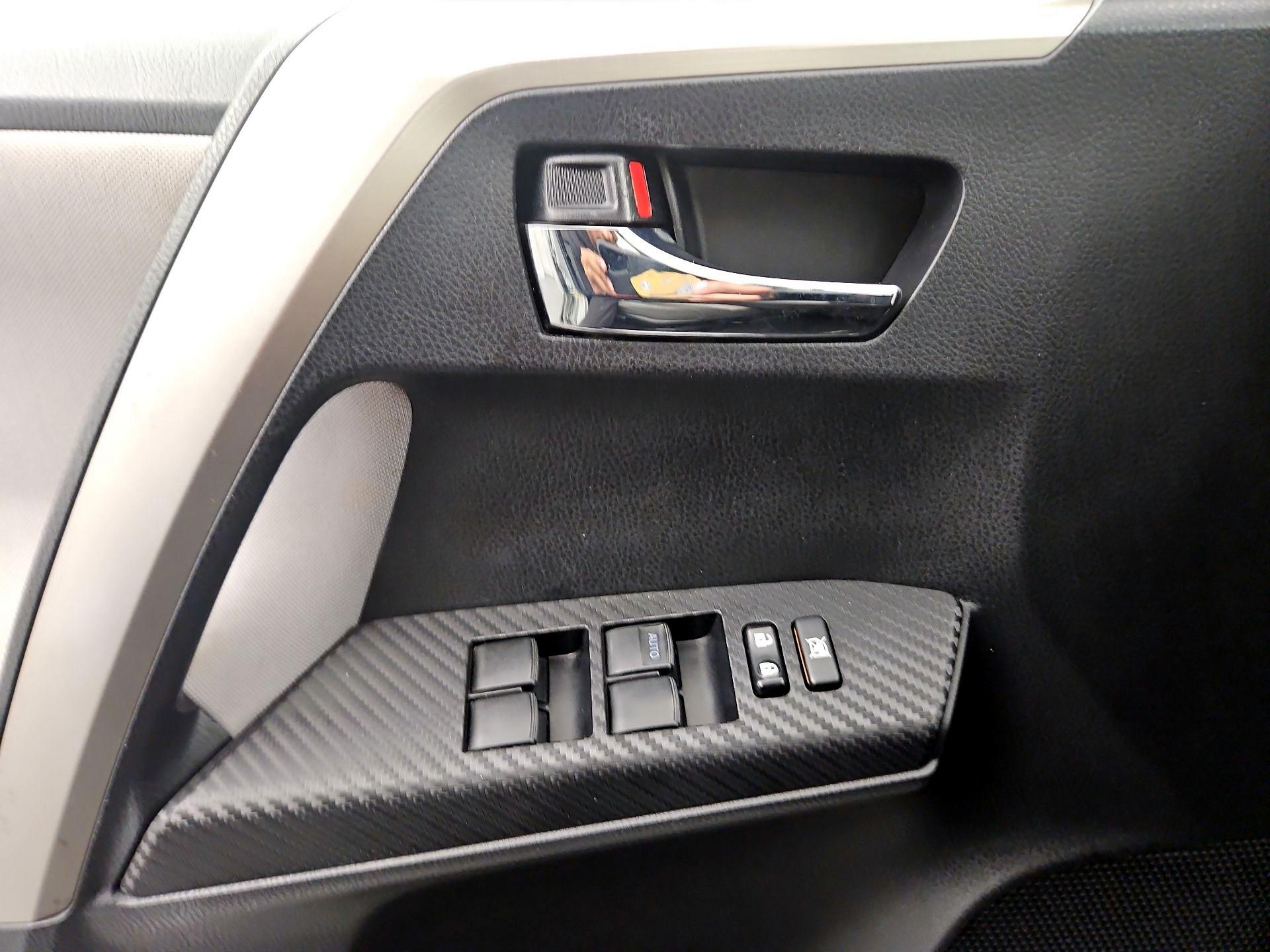 Thumbnail: 2015 Toyota RAV4 - 10