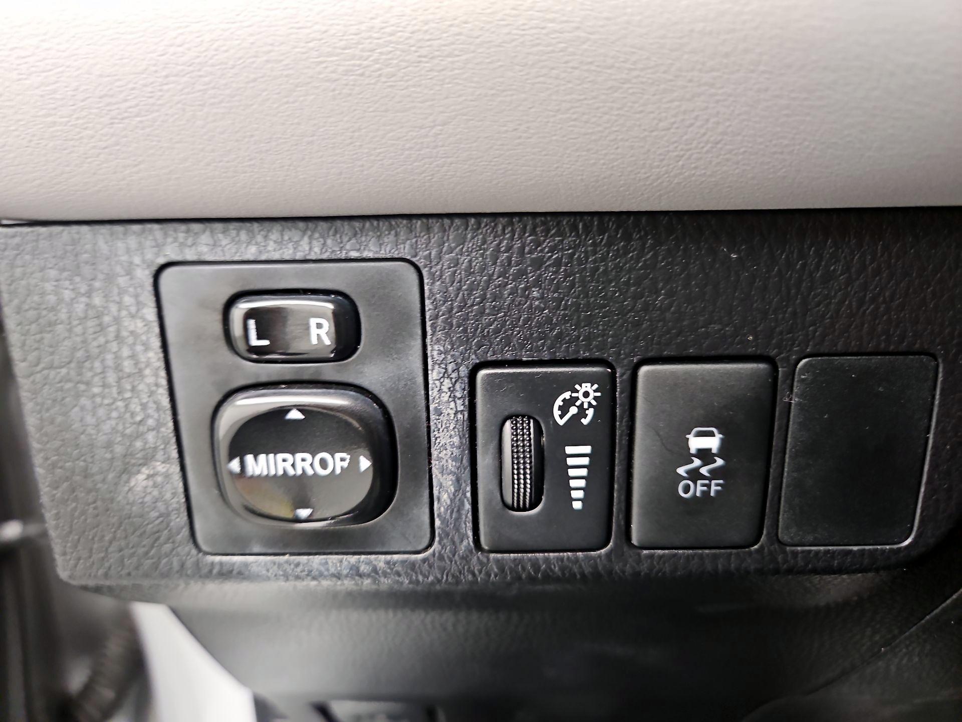 Thumbnail: 2015 Toyota RAV4 - 11