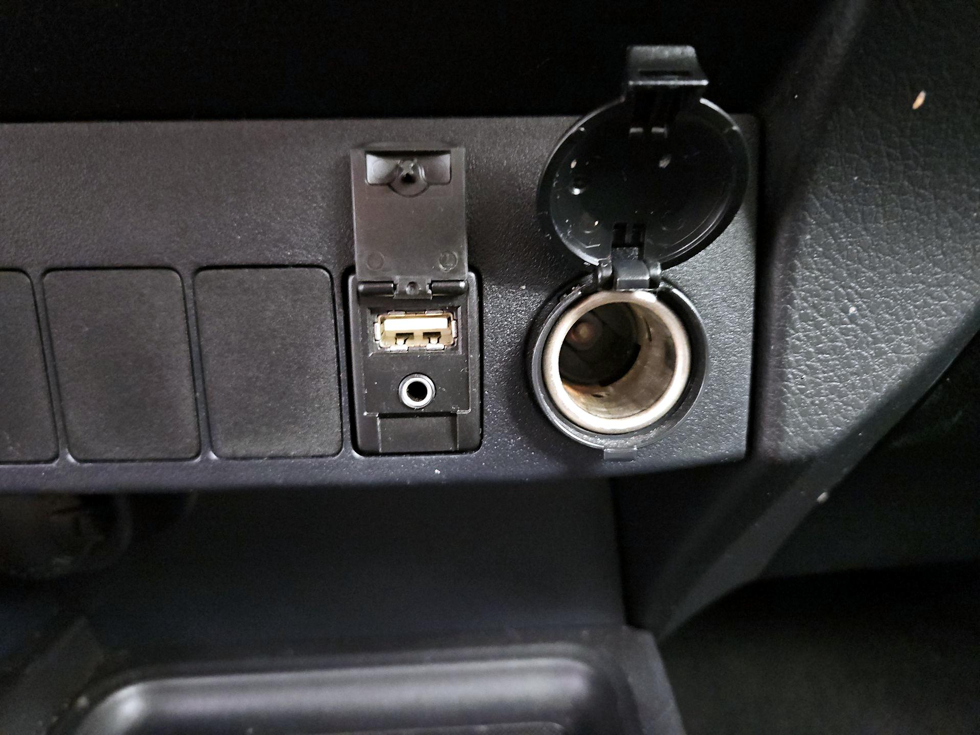 Thumbnail: 2015 Toyota RAV4 - 16