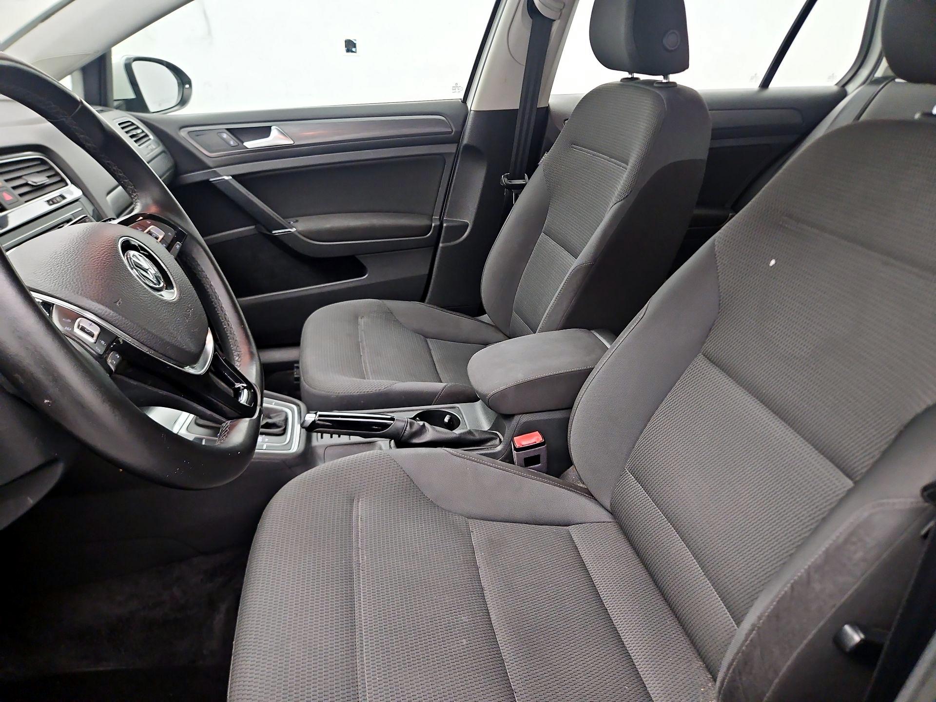 Thumbnail: 2019 Volkswagen Golf - 9