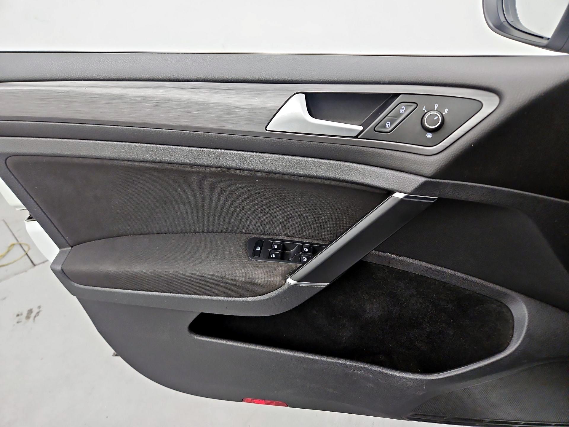 Thumbnail: 2019 Volkswagen Golf - 10