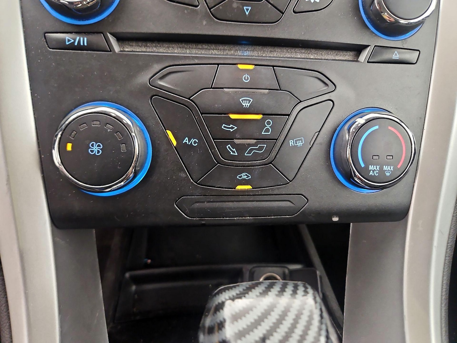 2015 Ford Fusion SE - Photo 15