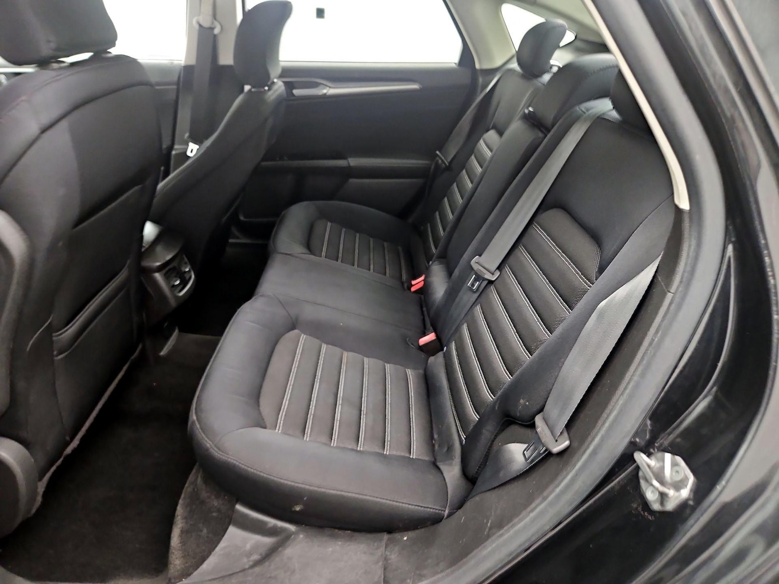 2015 Ford Fusion SE - Photo 18
