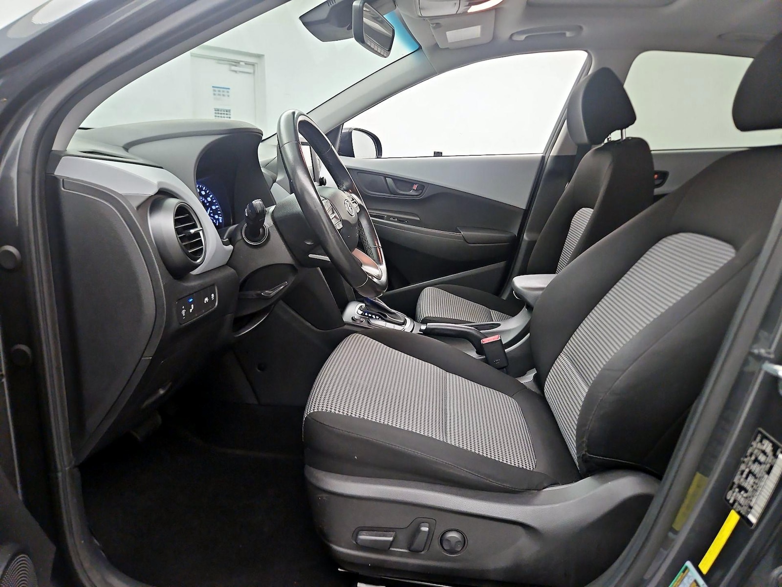 2020 Hyundai Kona SEL Plus - Photo 11
