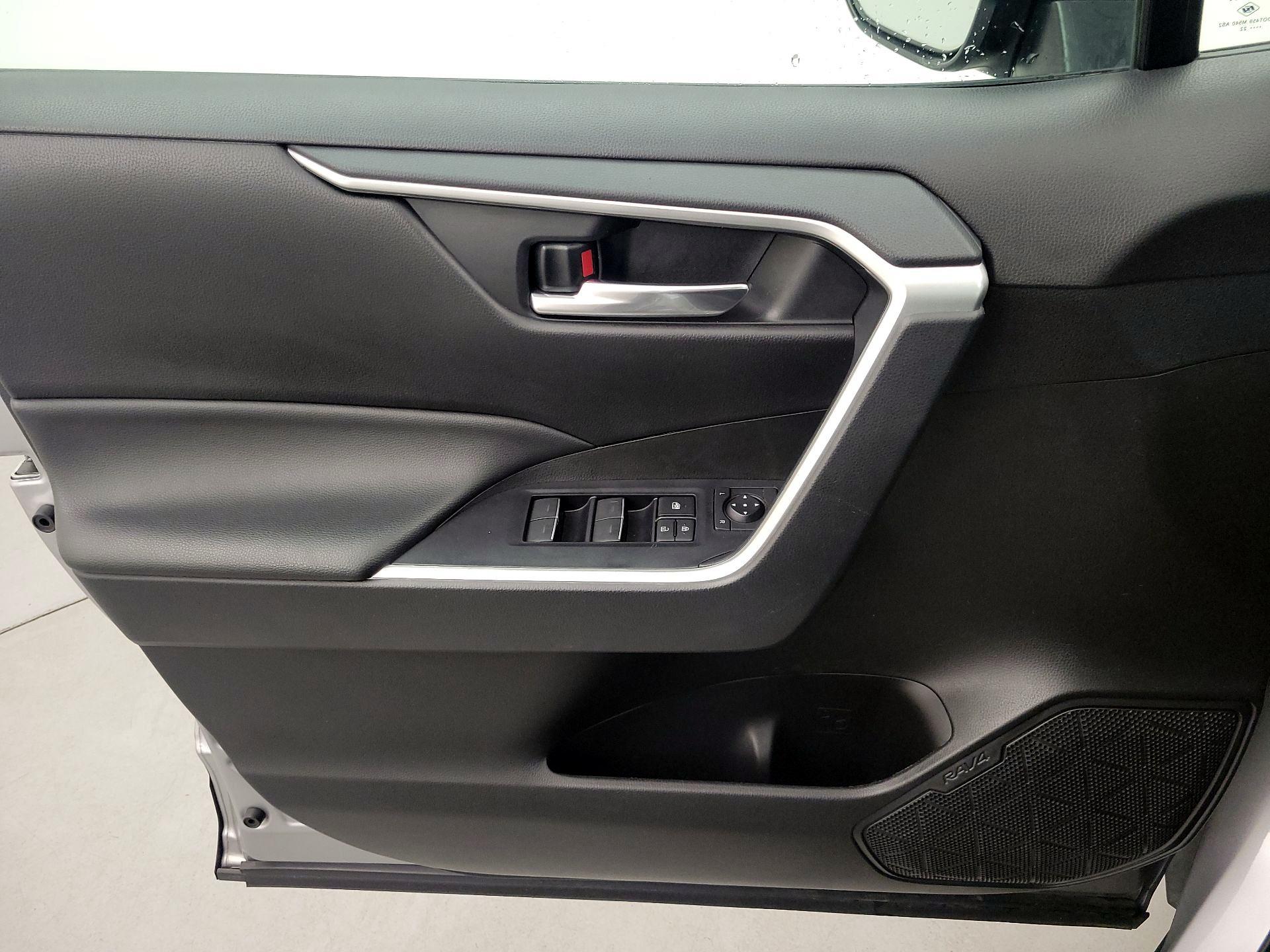 Thumbnail: 2022 Toyota RAV4 - 12