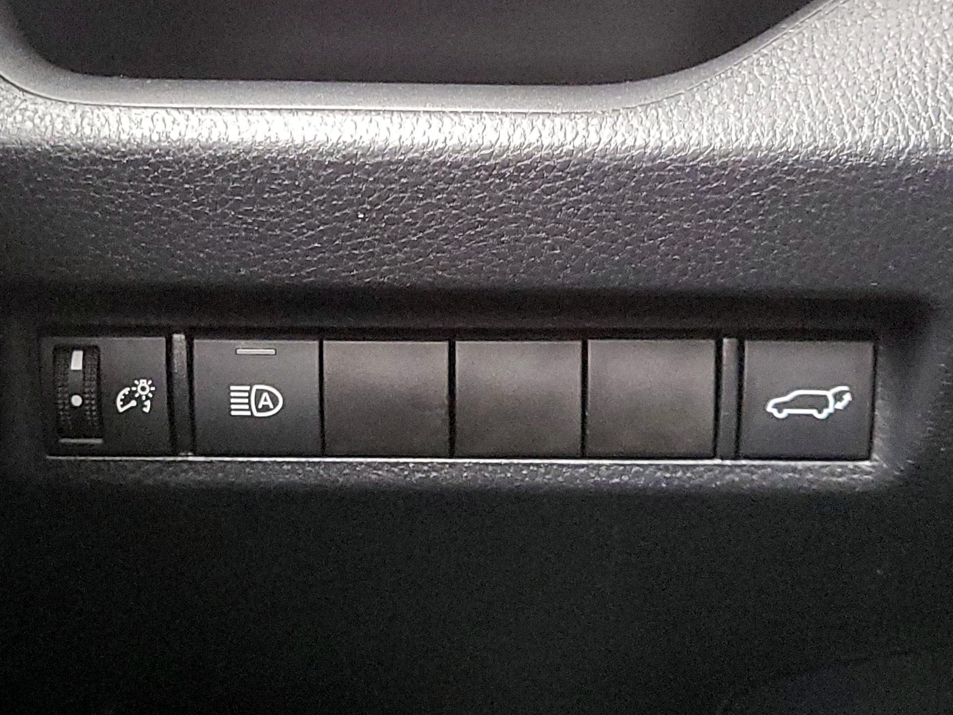 Thumbnail: 2022 Toyota RAV4 - 13