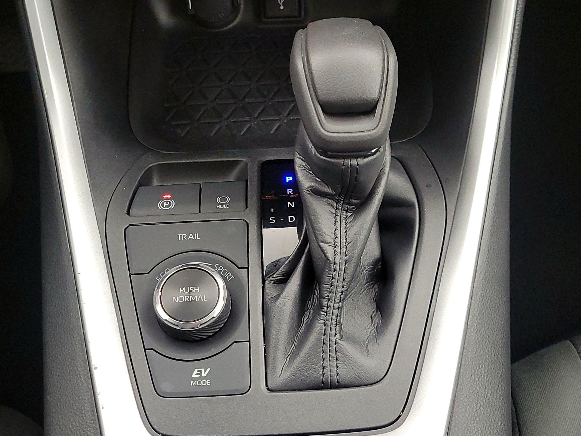 Thumbnail: 2022 Toyota RAV4 - 18