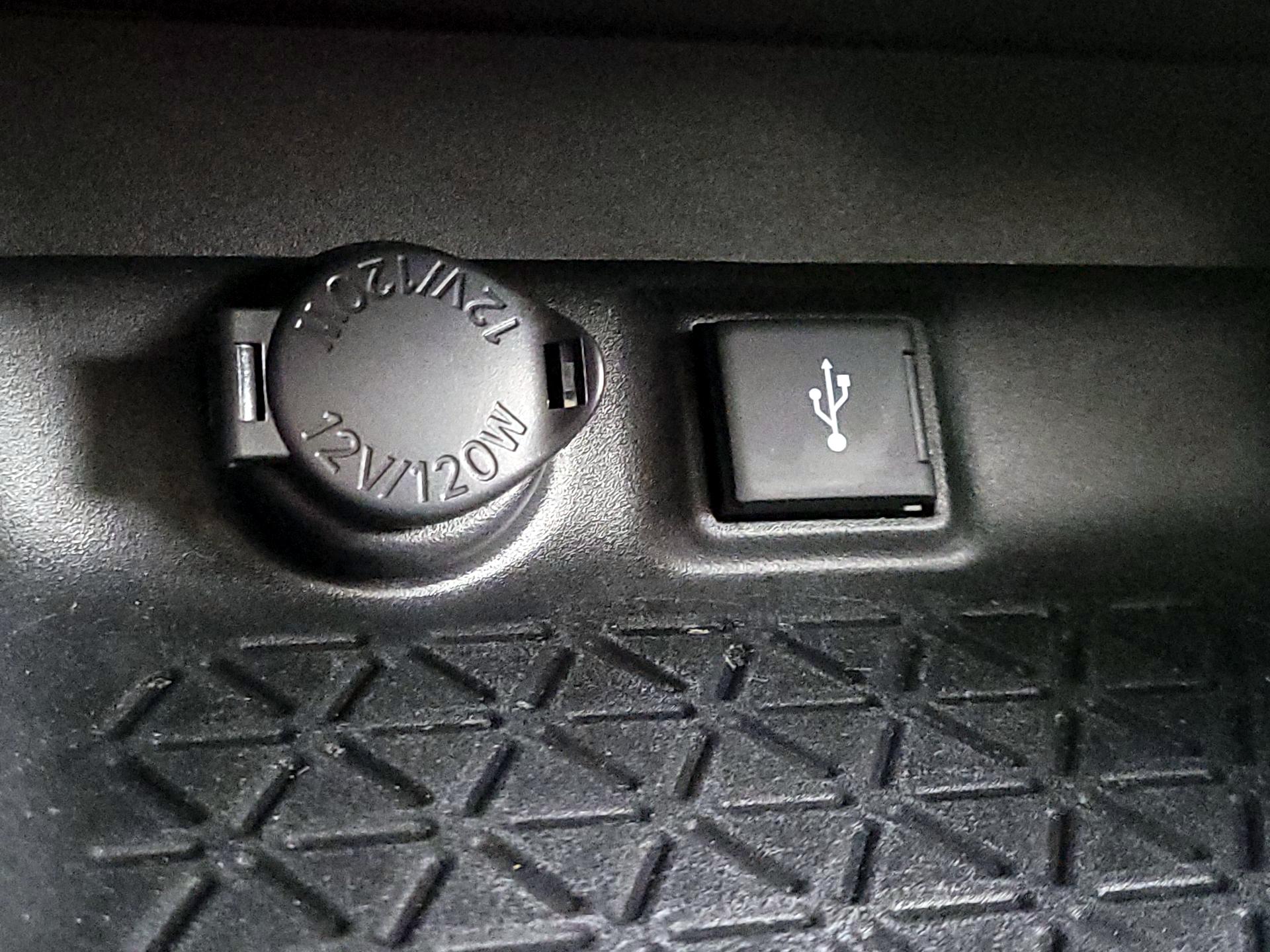 Thumbnail: 2022 Toyota RAV4 - 19