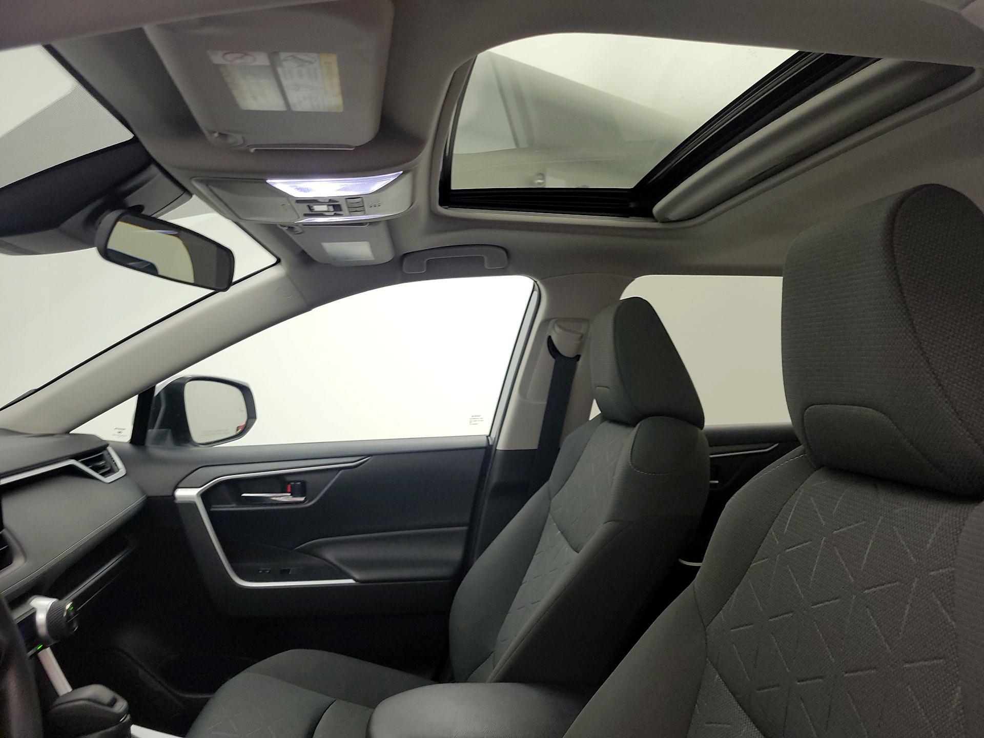 Thumbnail: 2022 Toyota RAV4 - 20