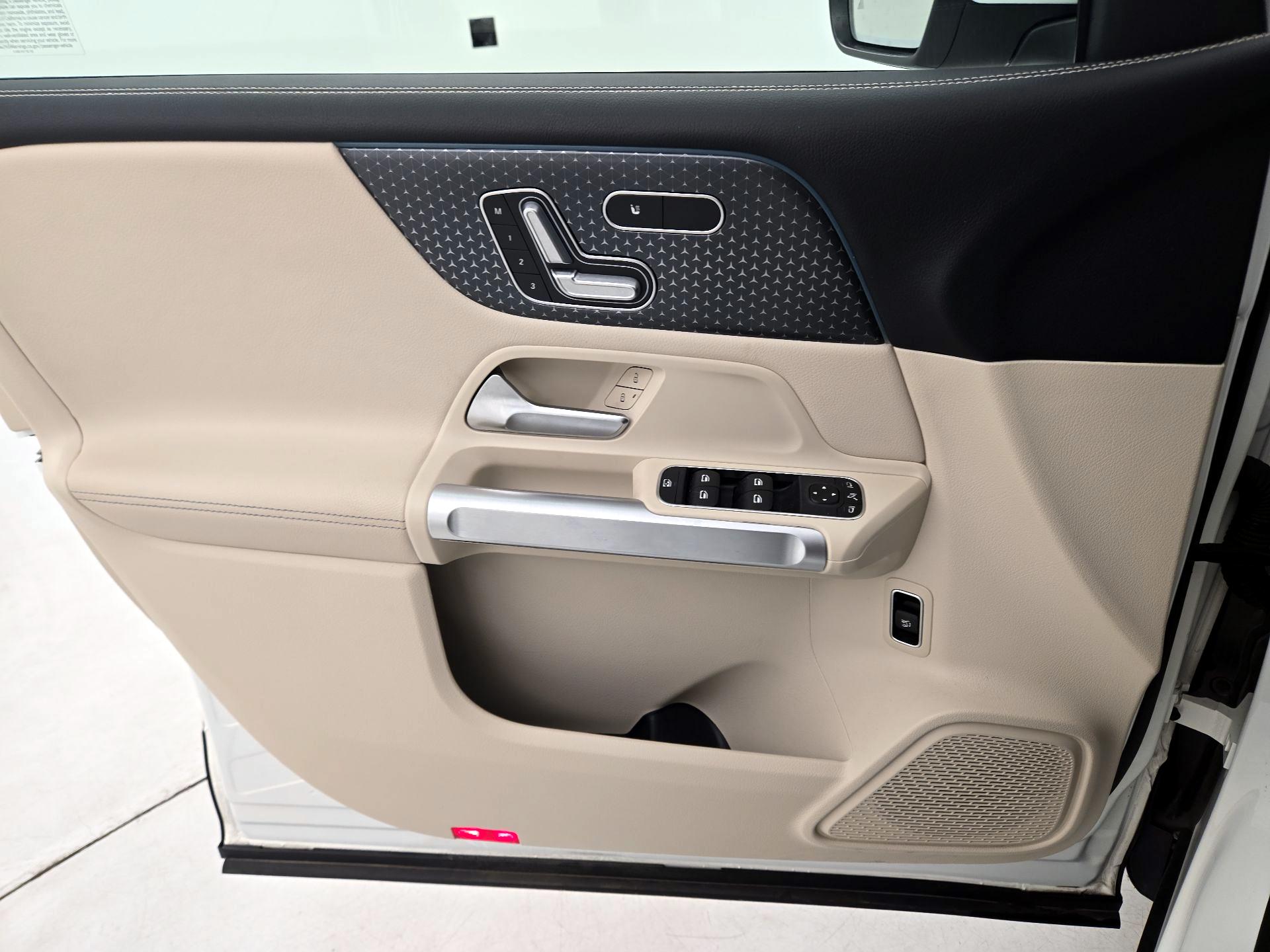 Thumbnail: 2024 Mercedes-Benz GLB - 12