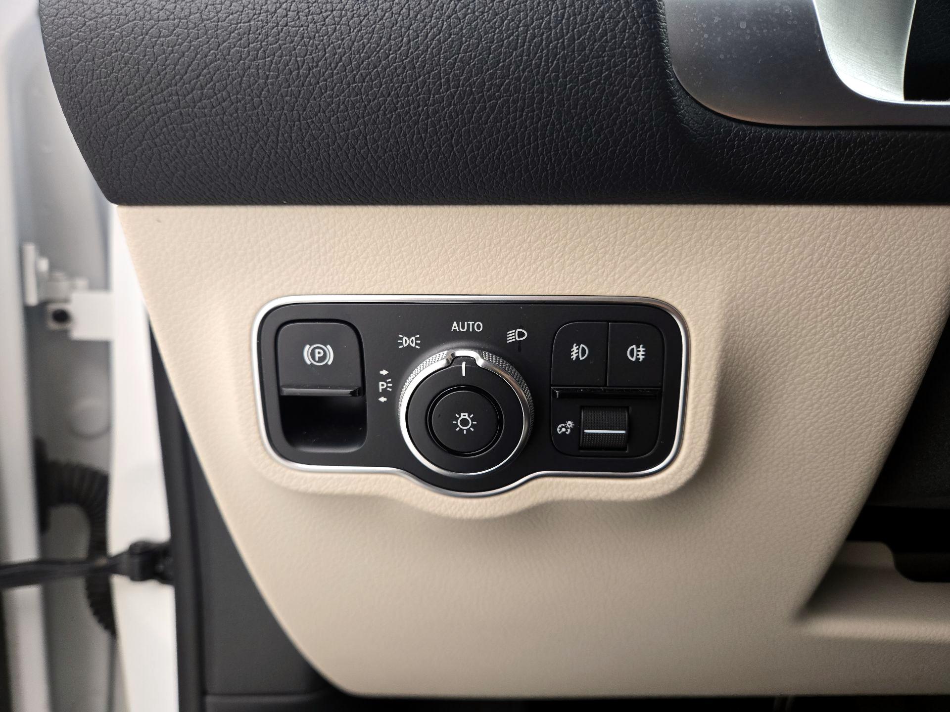 Thumbnail: 2024 Mercedes-Benz GLB - 13