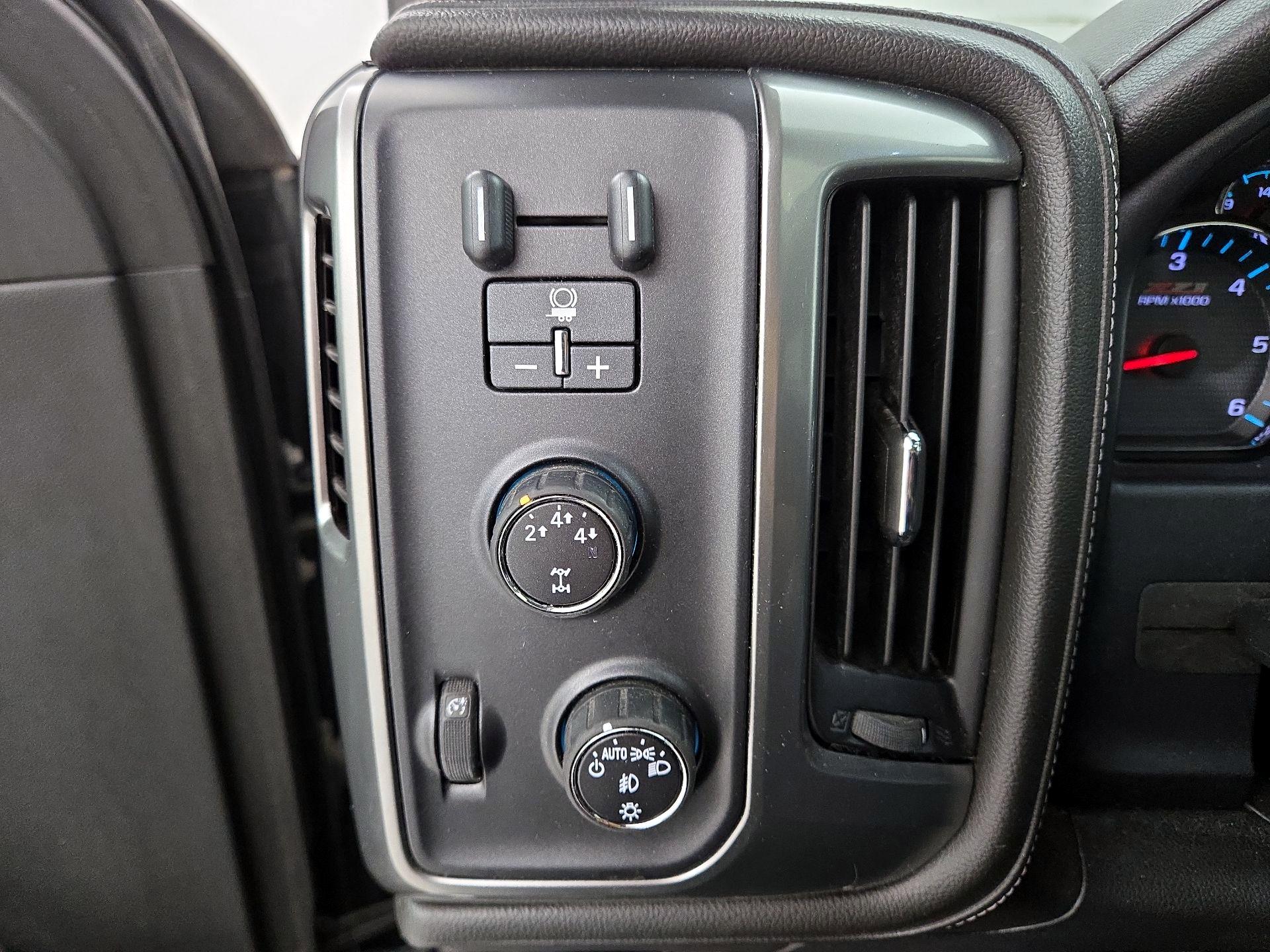 Thumbnail: 2015 Chevrolet Silverado 2500 - 13