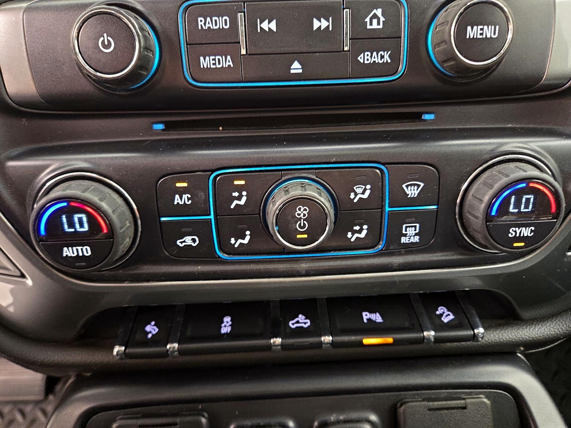 Thumbnail: 2015 Chevrolet Silverado 2500 - 16