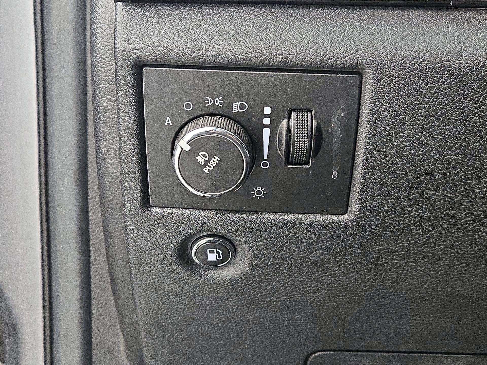 Thumbnail: 2014 Jeep Grand Cherokee - 13