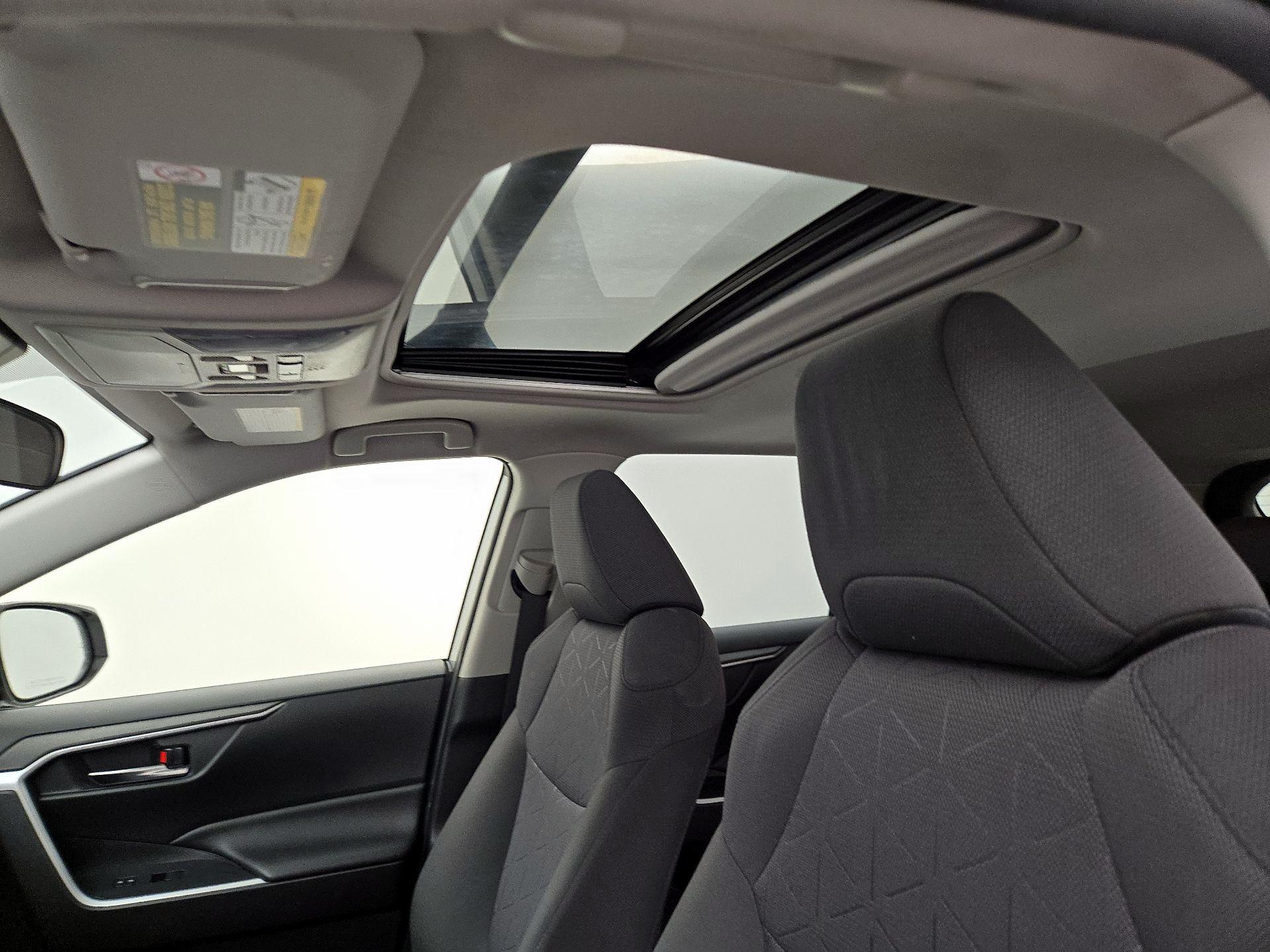 Thumbnail: 2020 Toyota RAV4 - 19