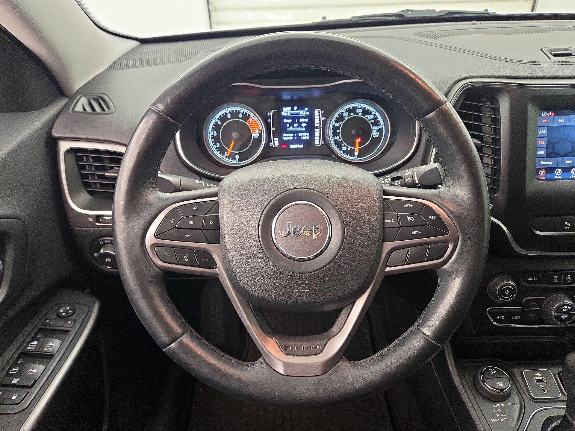 Thumbnail: 2019 Jeep Cherokee - 10