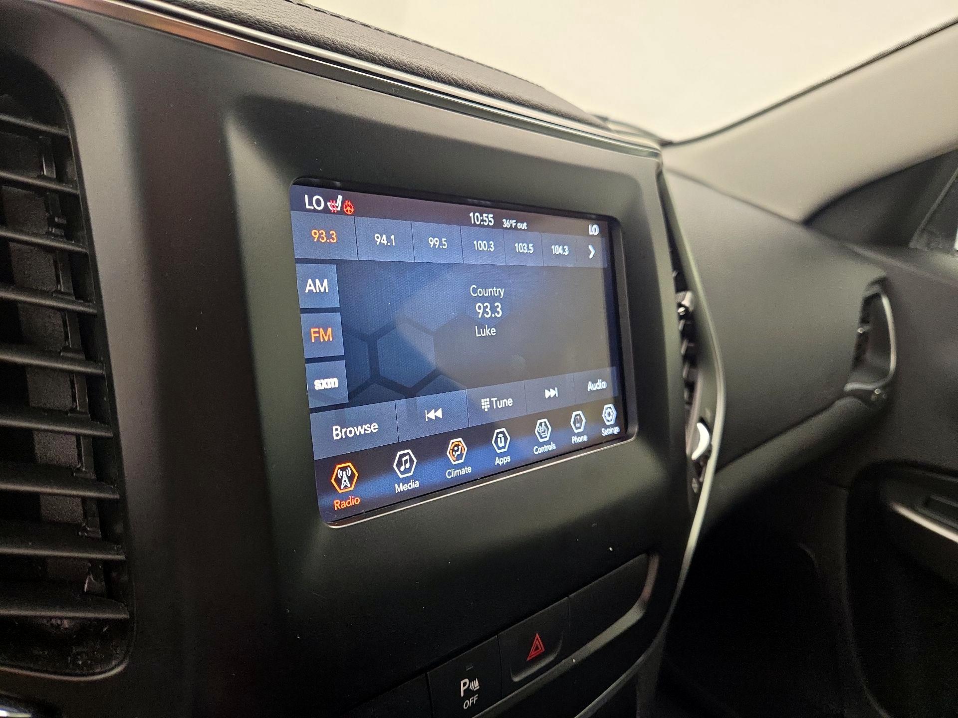 Thumbnail: 2019 Jeep Cherokee - 15