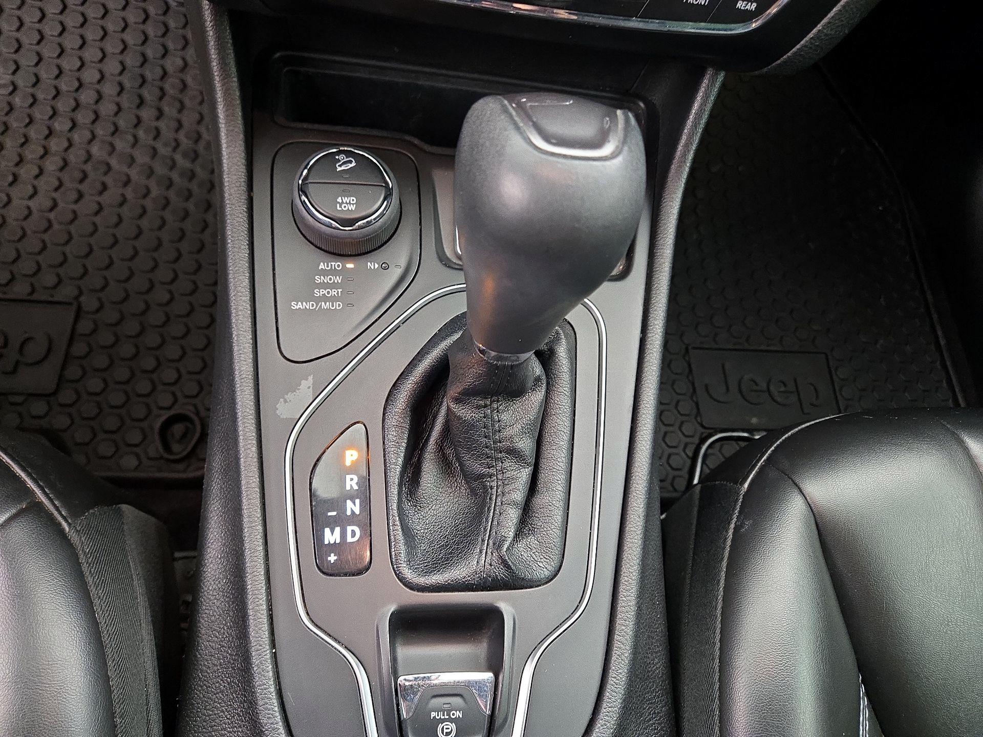 Thumbnail: 2019 Jeep Cherokee - 17