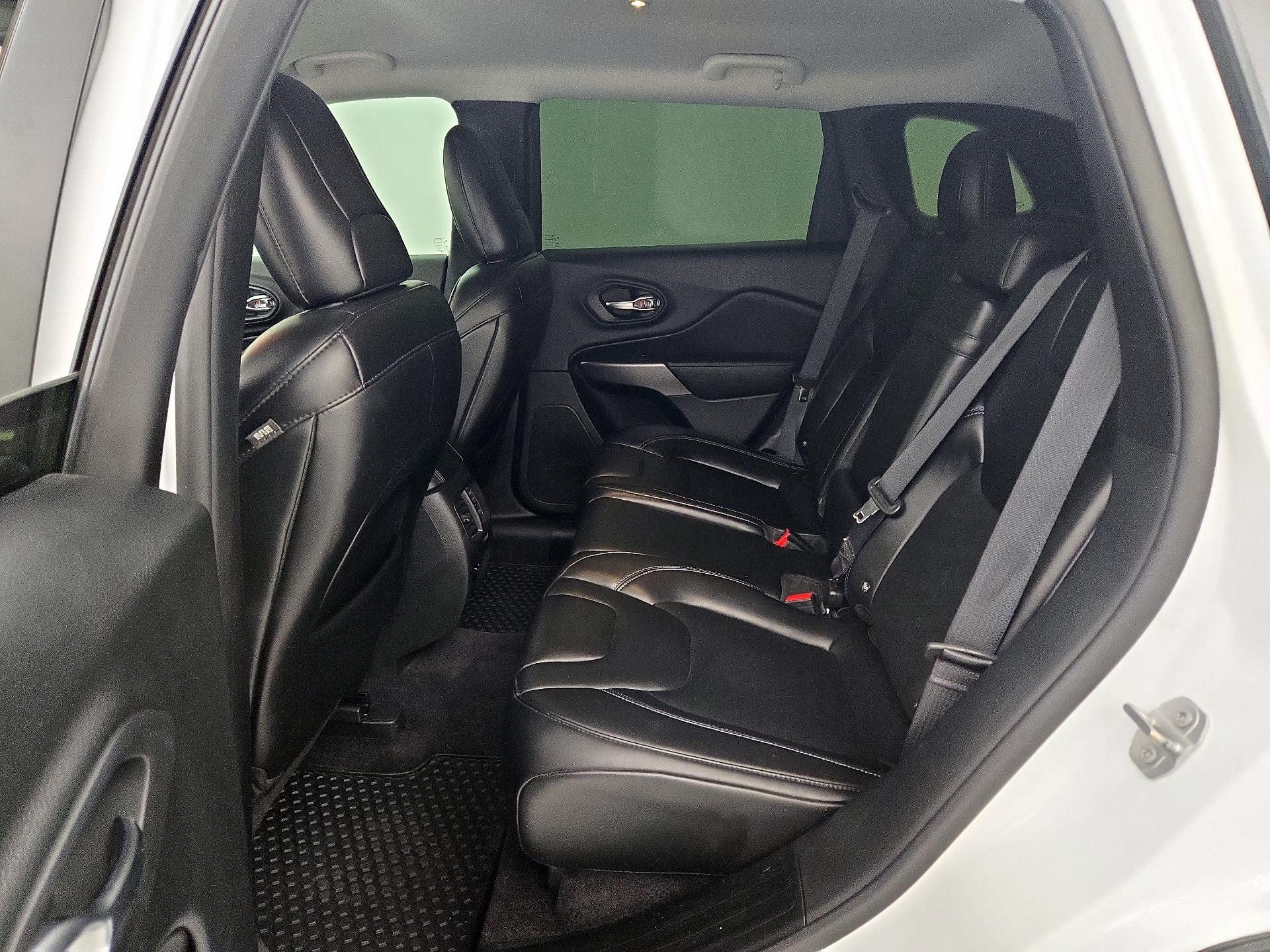 Thumbnail: 2019 Jeep Cherokee - 19