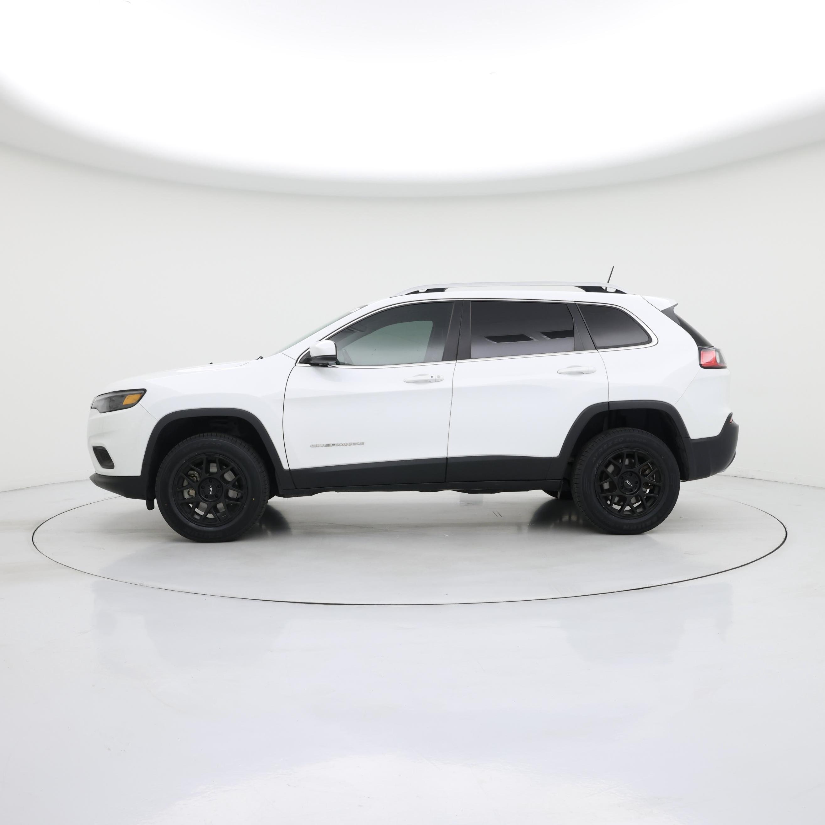 Thumbnail: 2019 Jeep Cherokee - 3