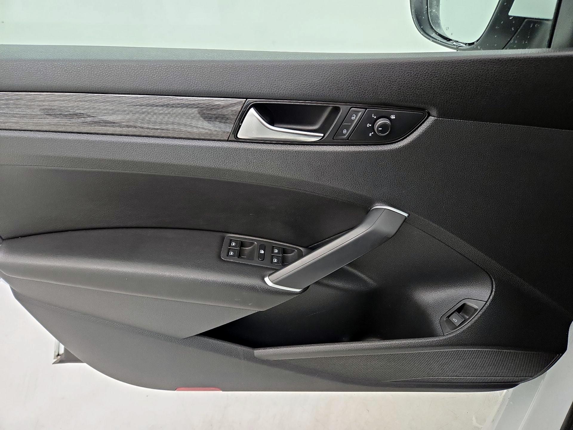 Thumbnail: 2021 Volkswagen Passat - 12