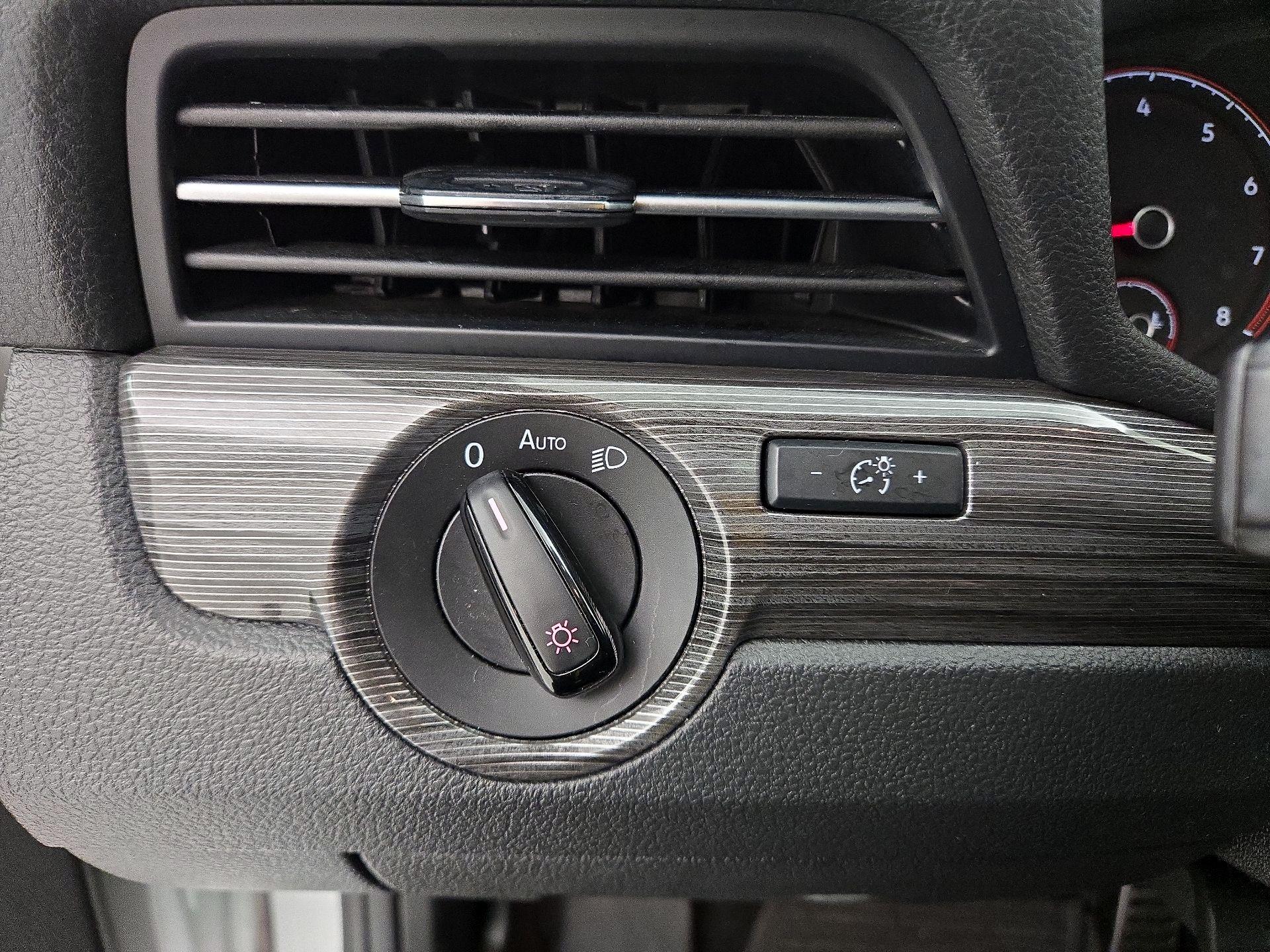 Thumbnail: 2021 Volkswagen Passat - 13